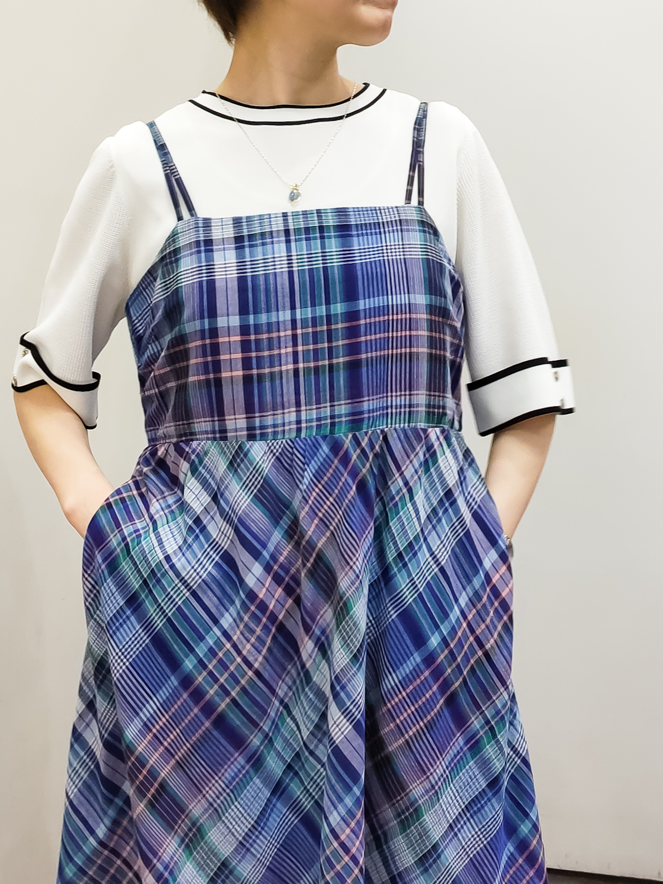 やまちゃんさんの「grove｜【貴島明日香さん着用】夏を楽しむ一枚、マドラスチェックキャミワンピース」を使ったコーディネート