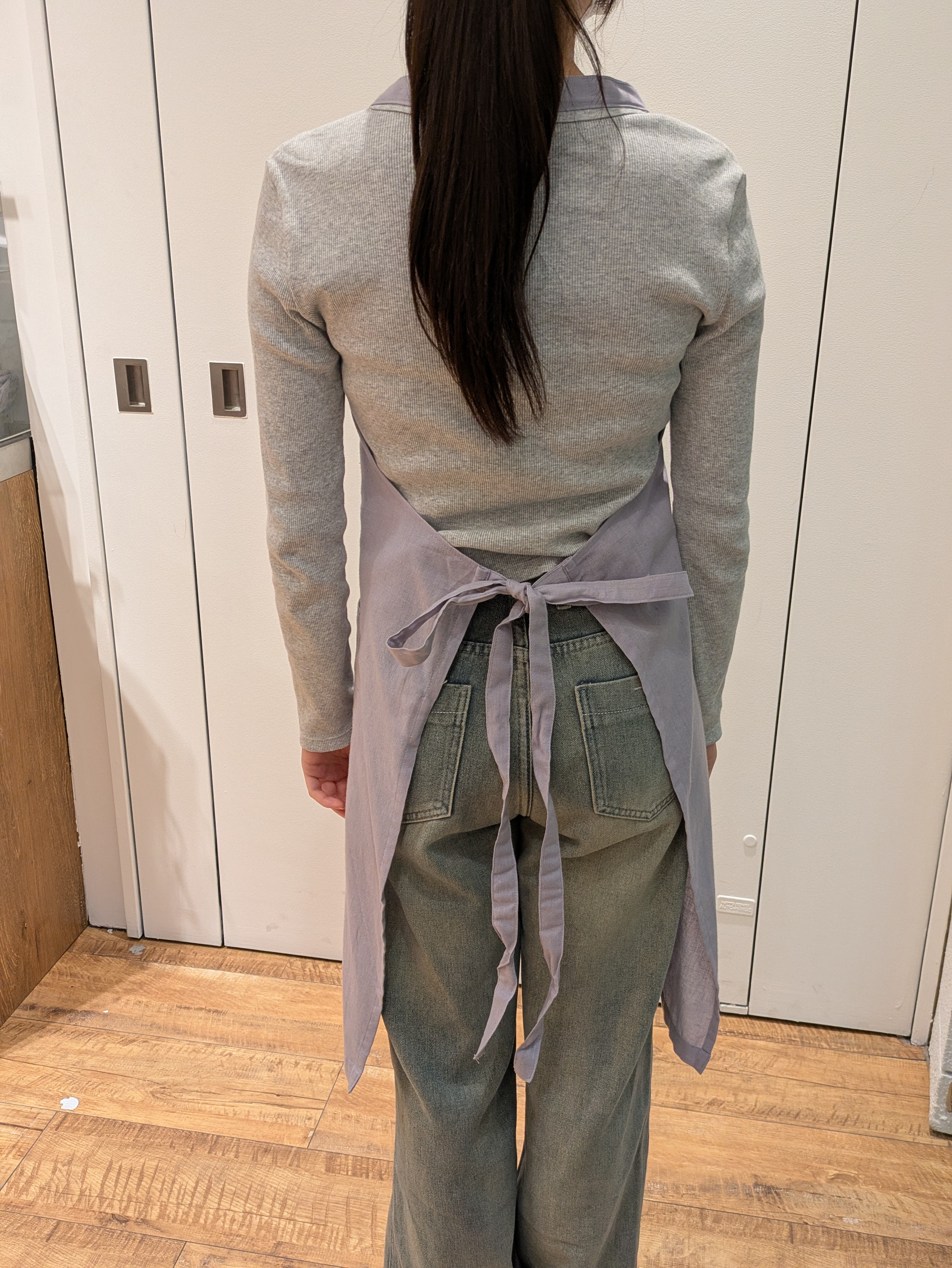 eのほうさんの「212 KITCHEN STORE｜刺繍フラワー ミモザ フルエプロン LPU ＜212Kオリジナル ＞」を使ったコーディネート
