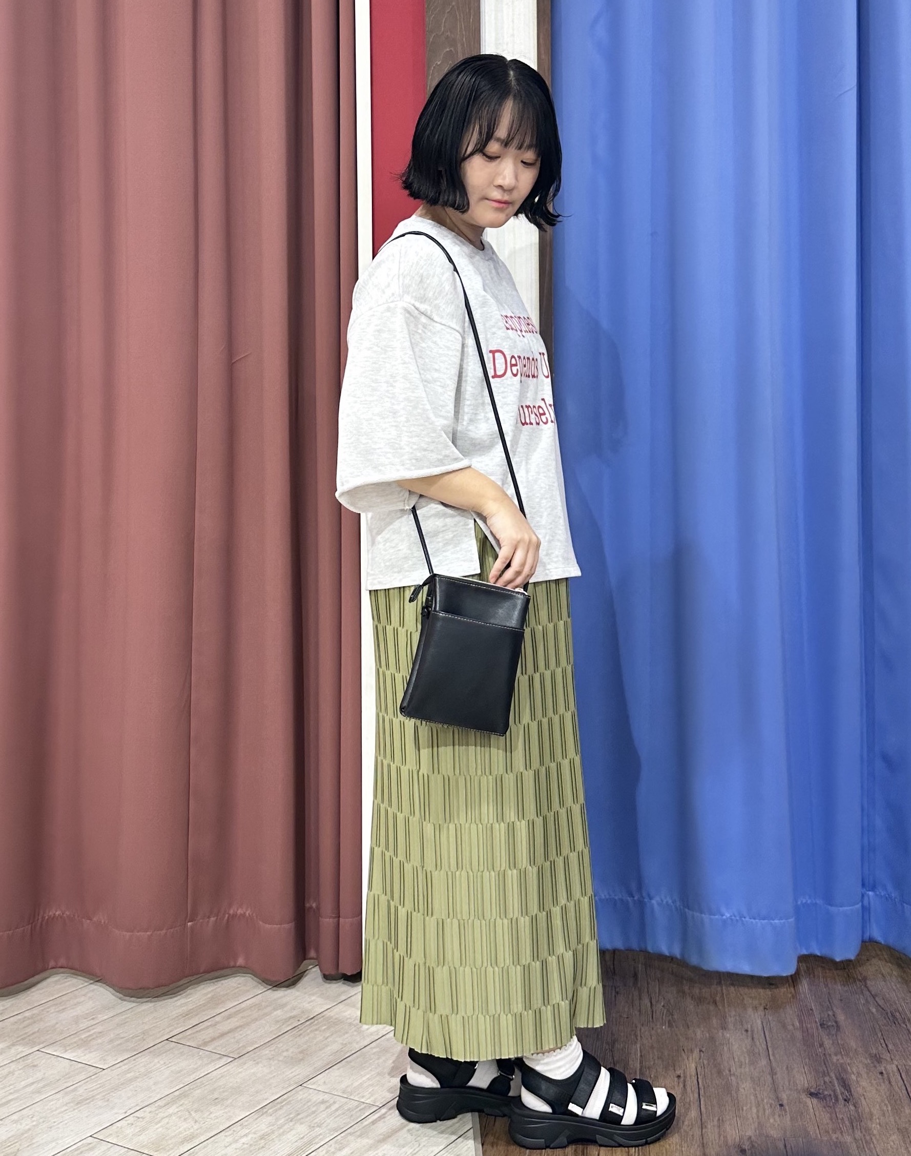 Meeさんの「SHOO･LA･RUE｜【洗濯機可/S-LL/選べる6柄】切りっぱなしお袖がこなれカジュアル 5分袖シアーTシャツ」を使ったコーディネート