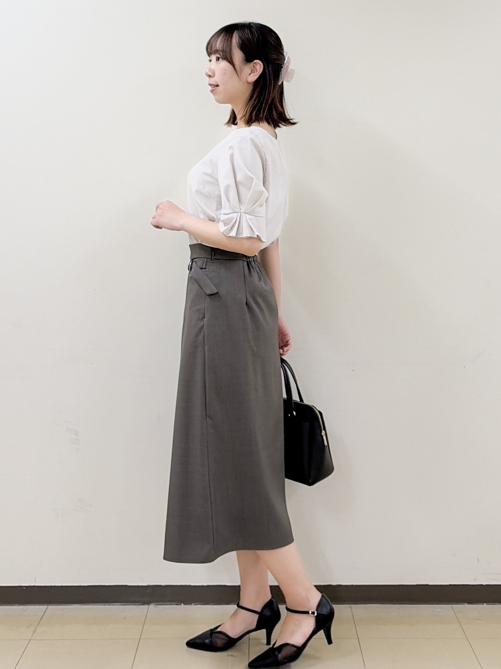 yurinaさんの「index｜【接触冷感】タックパフスリーブブラウス《吸水速乾／防シワ／洗濯機OK／XS～3L／6col》」を使ったコーディネート