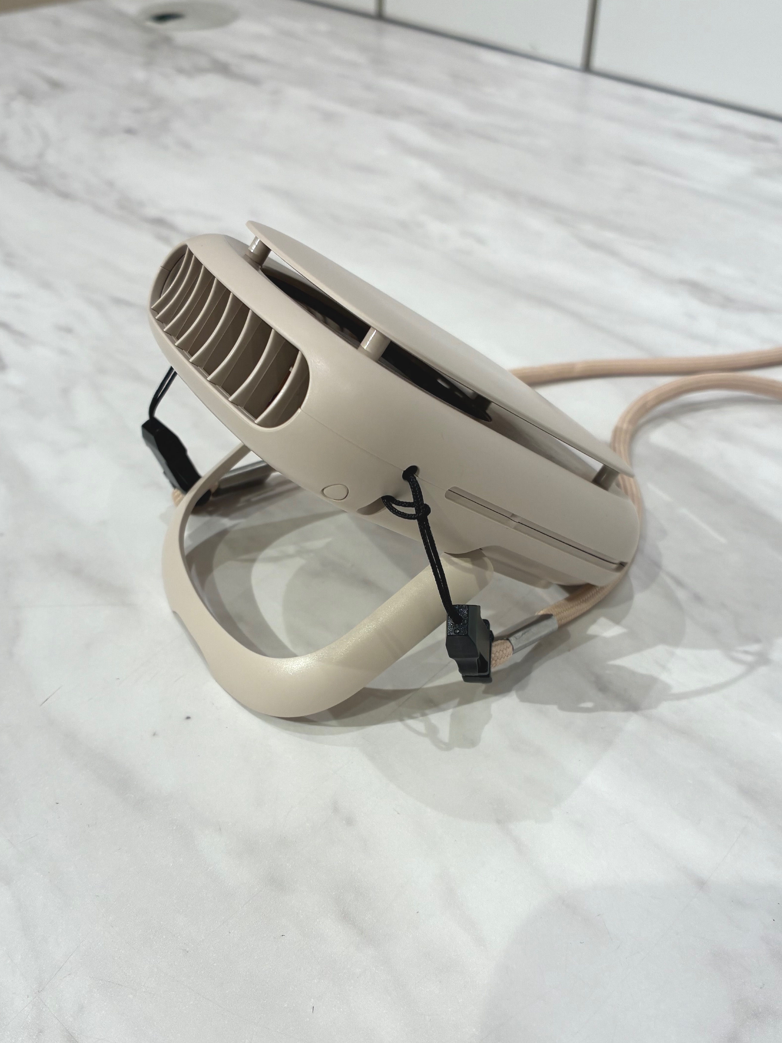 htm.さんの「212 KITCHEN STORE｜アイファンボディブリーズ ベージュ」を使ったコーディネート