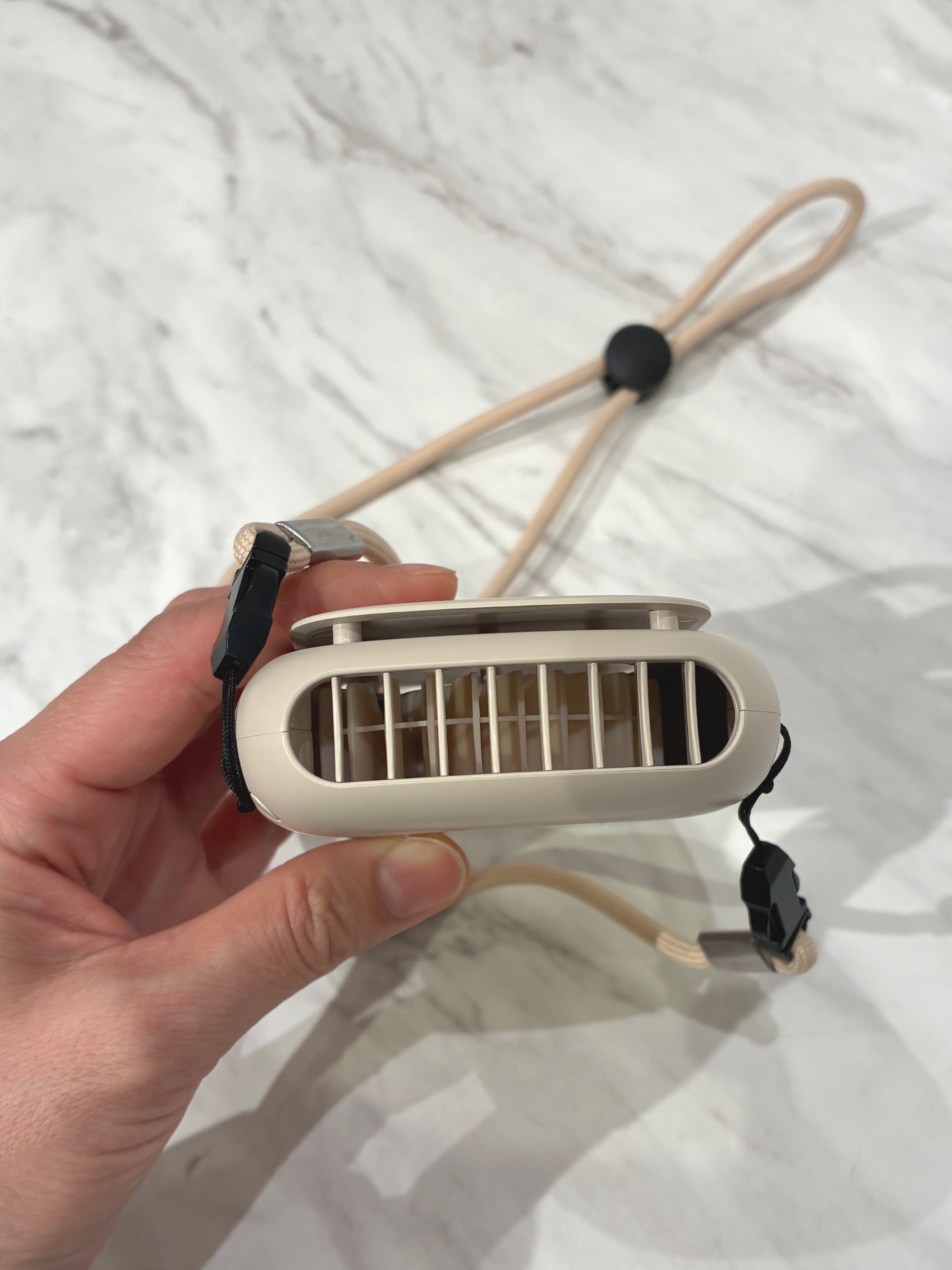 htm.さんの「212 KITCHEN STORE｜アイファンボディブリーズ ベージュ」を使ったコーディネート