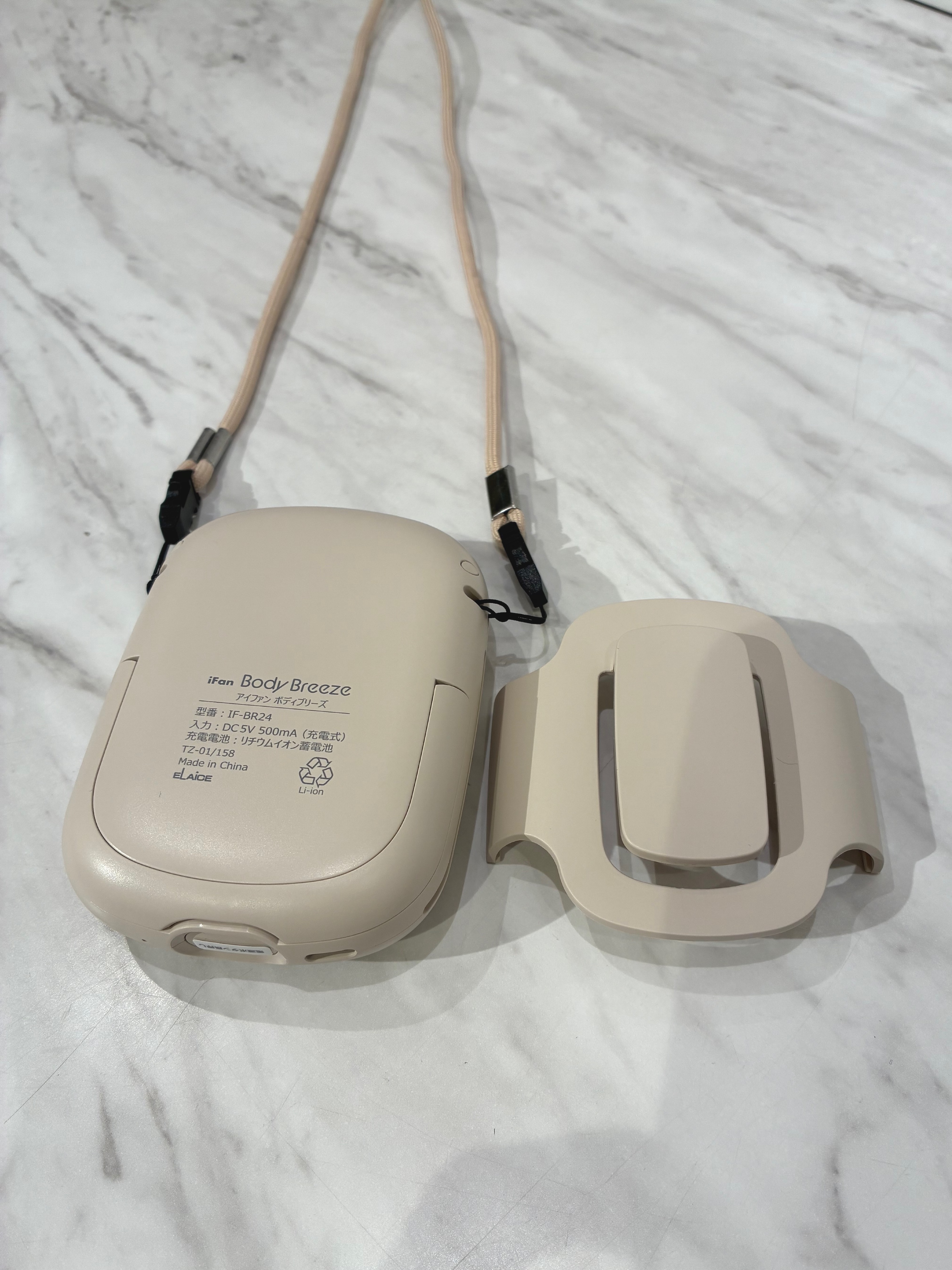 htm.さんの「212 KITCHEN STORE｜アイファンボディブリーズ ベージュ」を使ったコーディネート