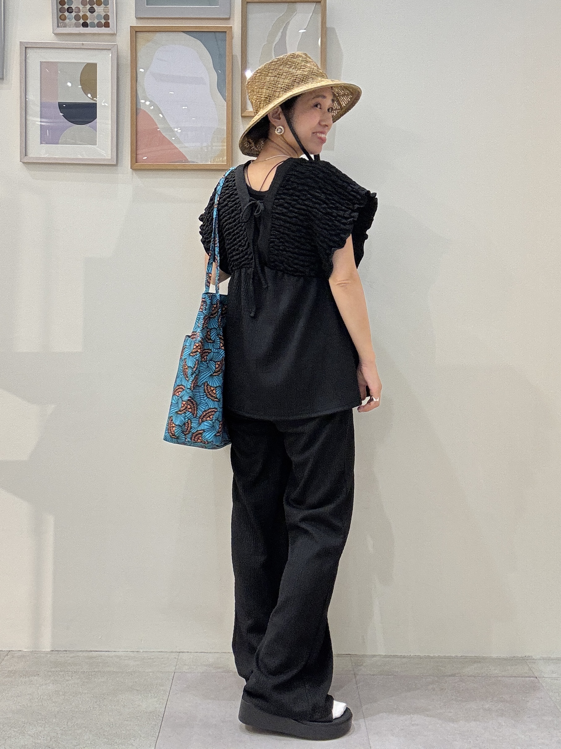 たけぴさんの「SHOO･LA･RUE｜【2点セット/S-LL/洗濯機可】お袖シャーリングブラウス+ワイドパンツ」を使ったコーディネート