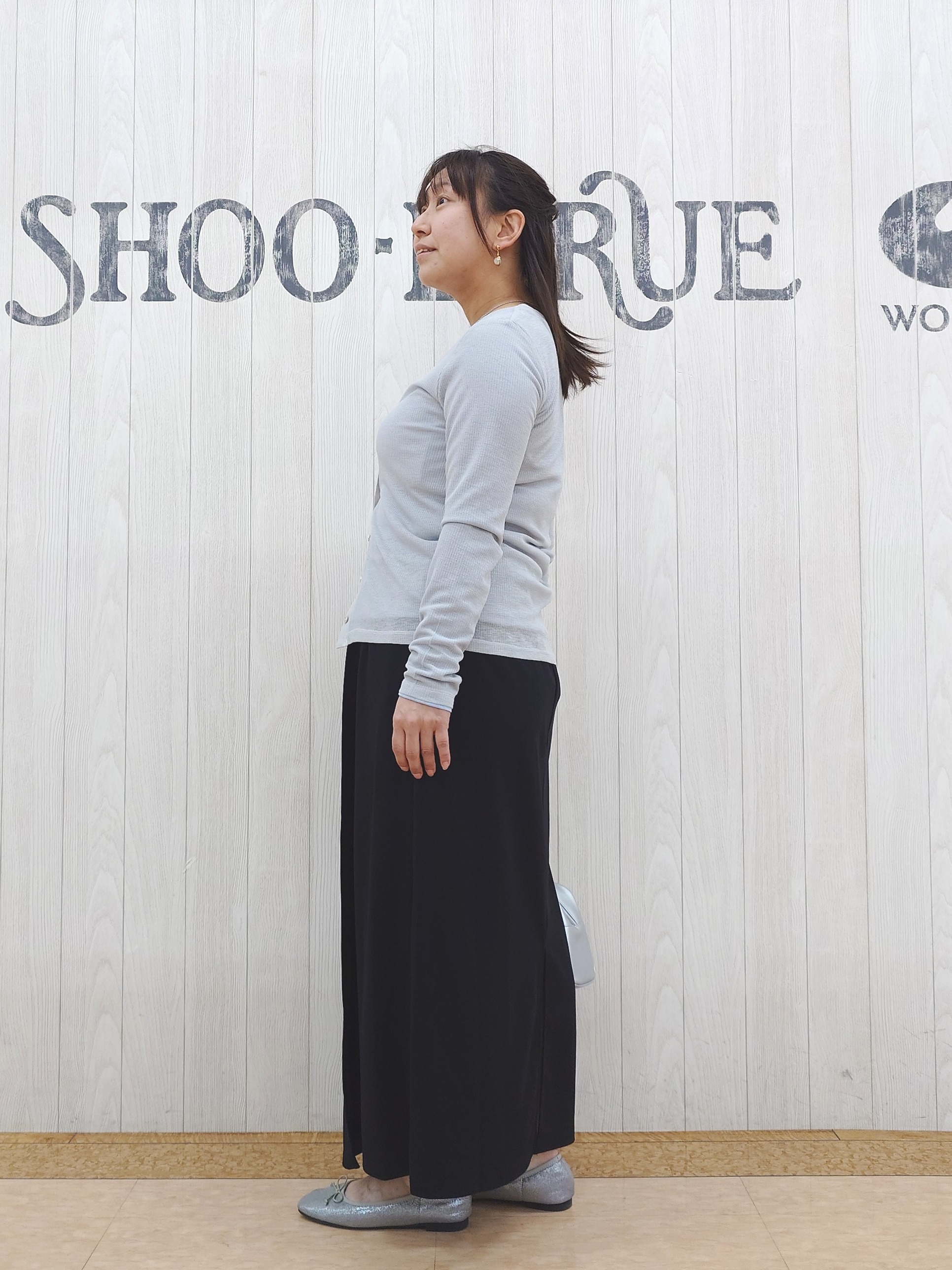 とろろさんの「SHOO･LA･RUE｜【2点セット/洗濯機可/S-LL】こなれ感あるレイヤードスタイルが即完成 シアーカーディガン+ロンT」を使ったコーディネート