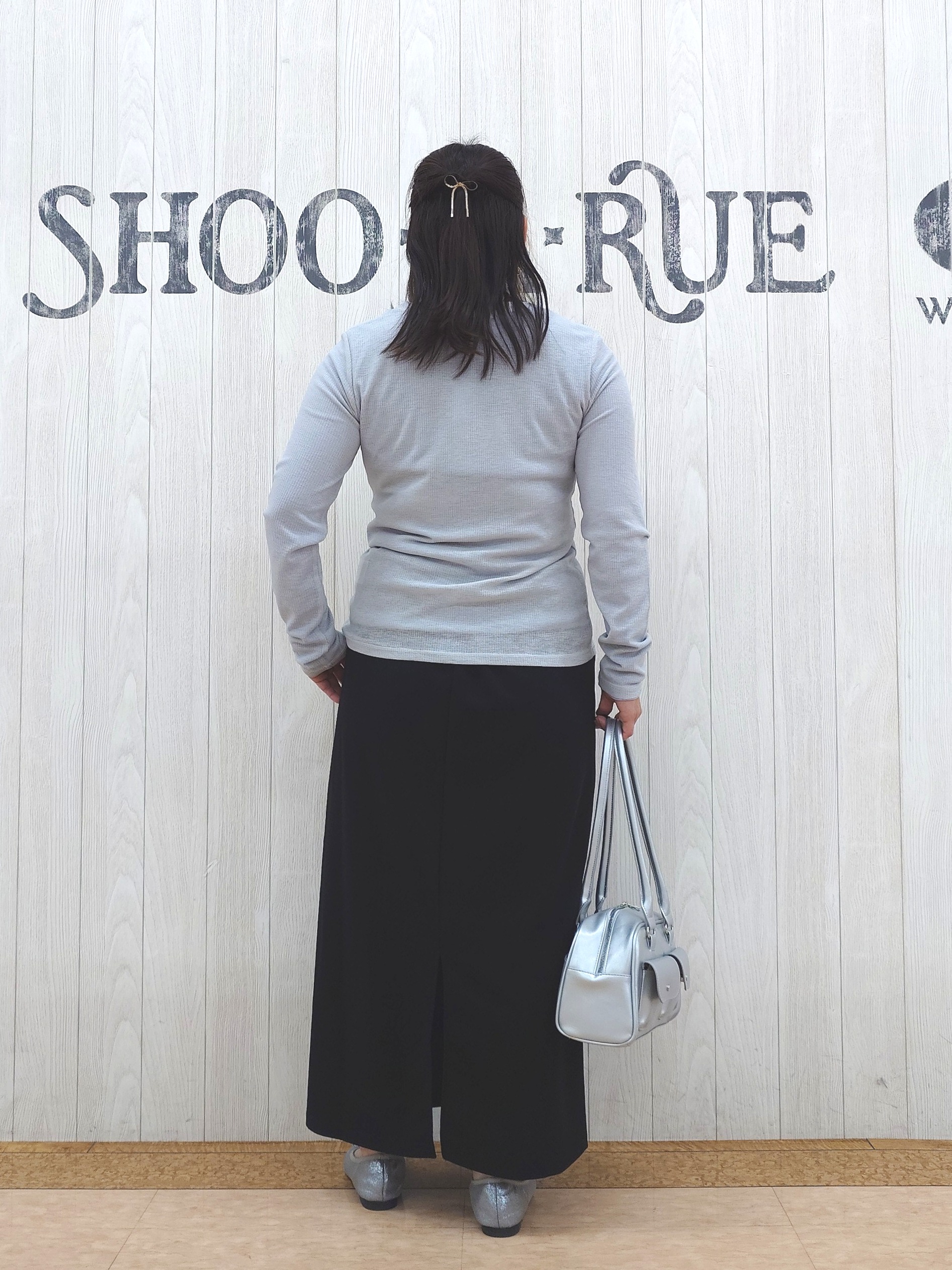 とろろさんの「SHOO･LA･RUE｜【2点セット/洗濯機可/S-LL】こなれ感あるレイヤードスタイルが即完成 シアーカーディガン+ロンT」を使ったコーディネート