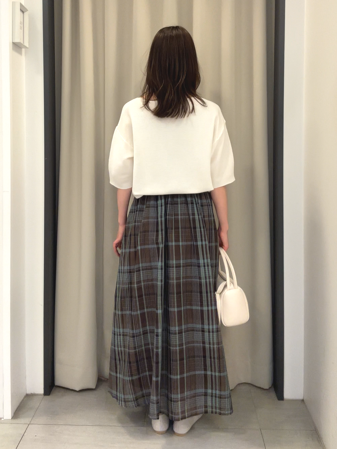 Nao さんの「grove｜【貴島明日香さん着用／洗濯機OK】レイヤードにもおすすめ、軽やかクロップドニット」を使ったコーディネート