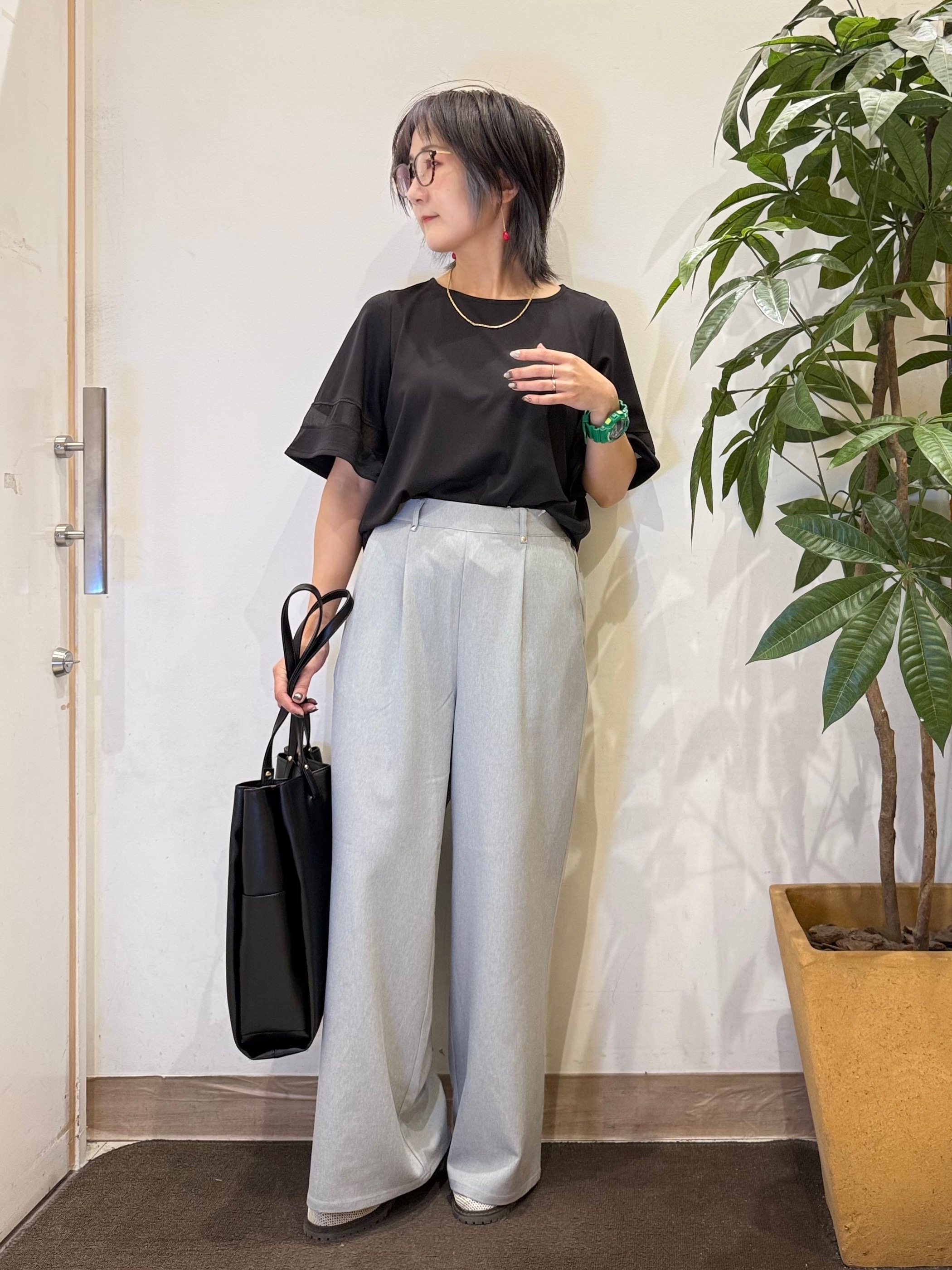 misakiさんの「SHOO･LA･RUE｜【洗濯機後しわになりにくい/ひんやり/S-LL】お袖のシアーで抜け感プラス 二の腕隠せるフレアスリー」を使ったコーディネート