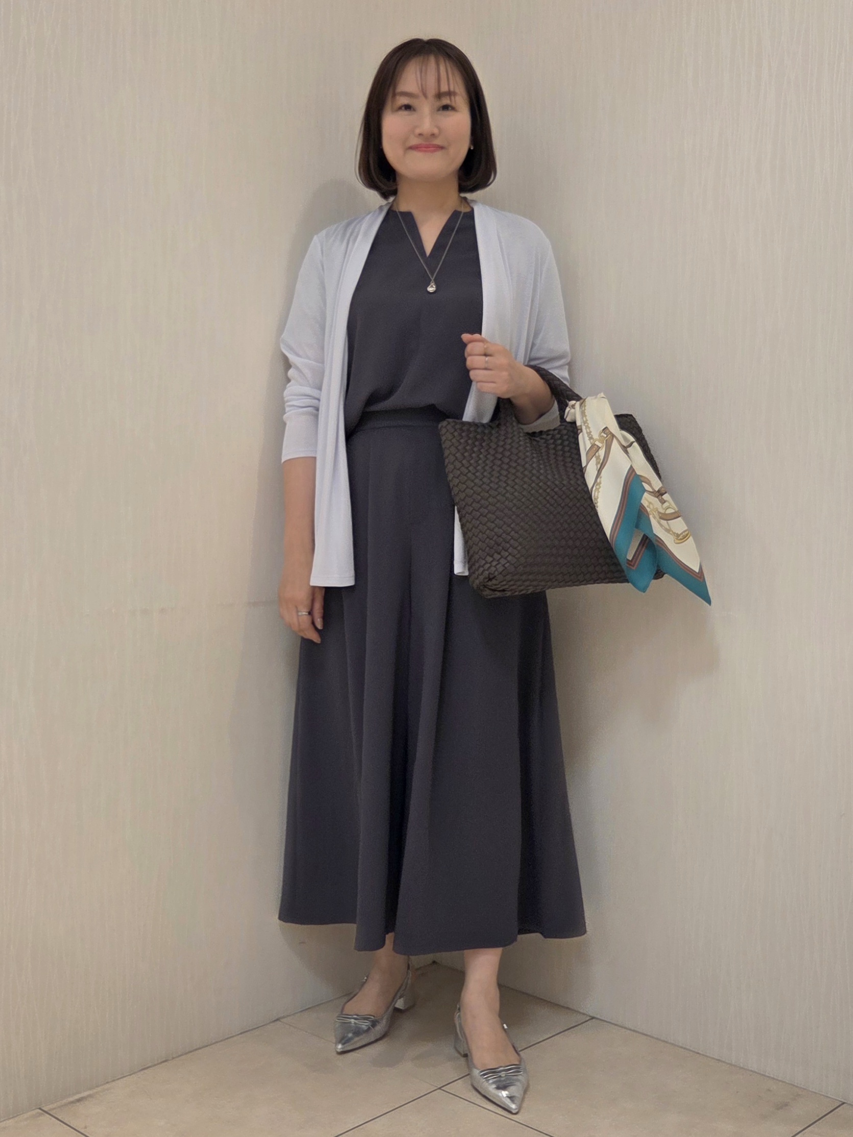 naokoさんの「UNTITLED｜【UV/接触冷感/セットアップ可】リラクシーキーVネックブラウス」を使ったコーディネート