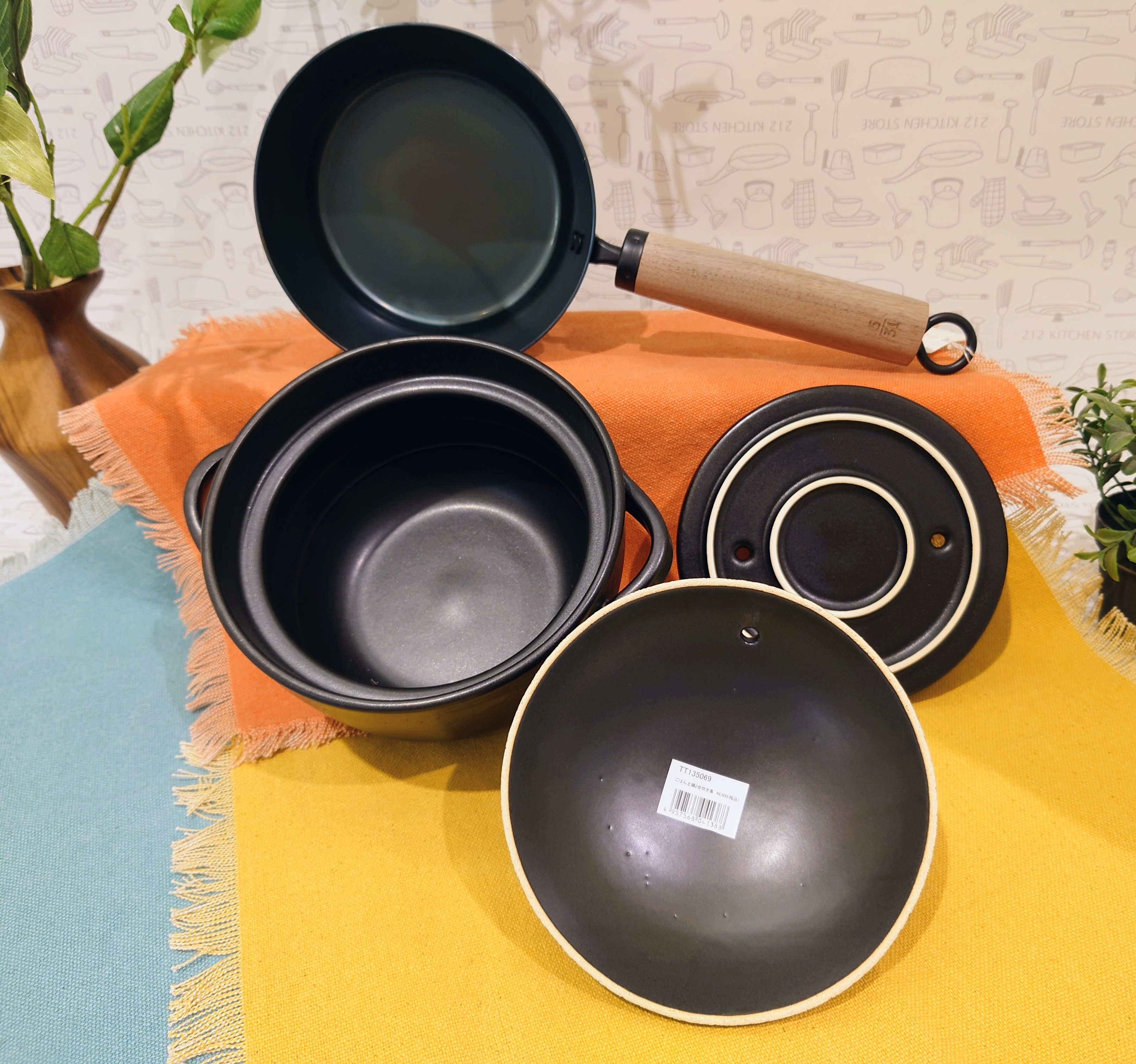 PANタナカさんの「212 KITCHEN STORE｜ごはん土鍋 2合炊き BK」を使ったコーディネート