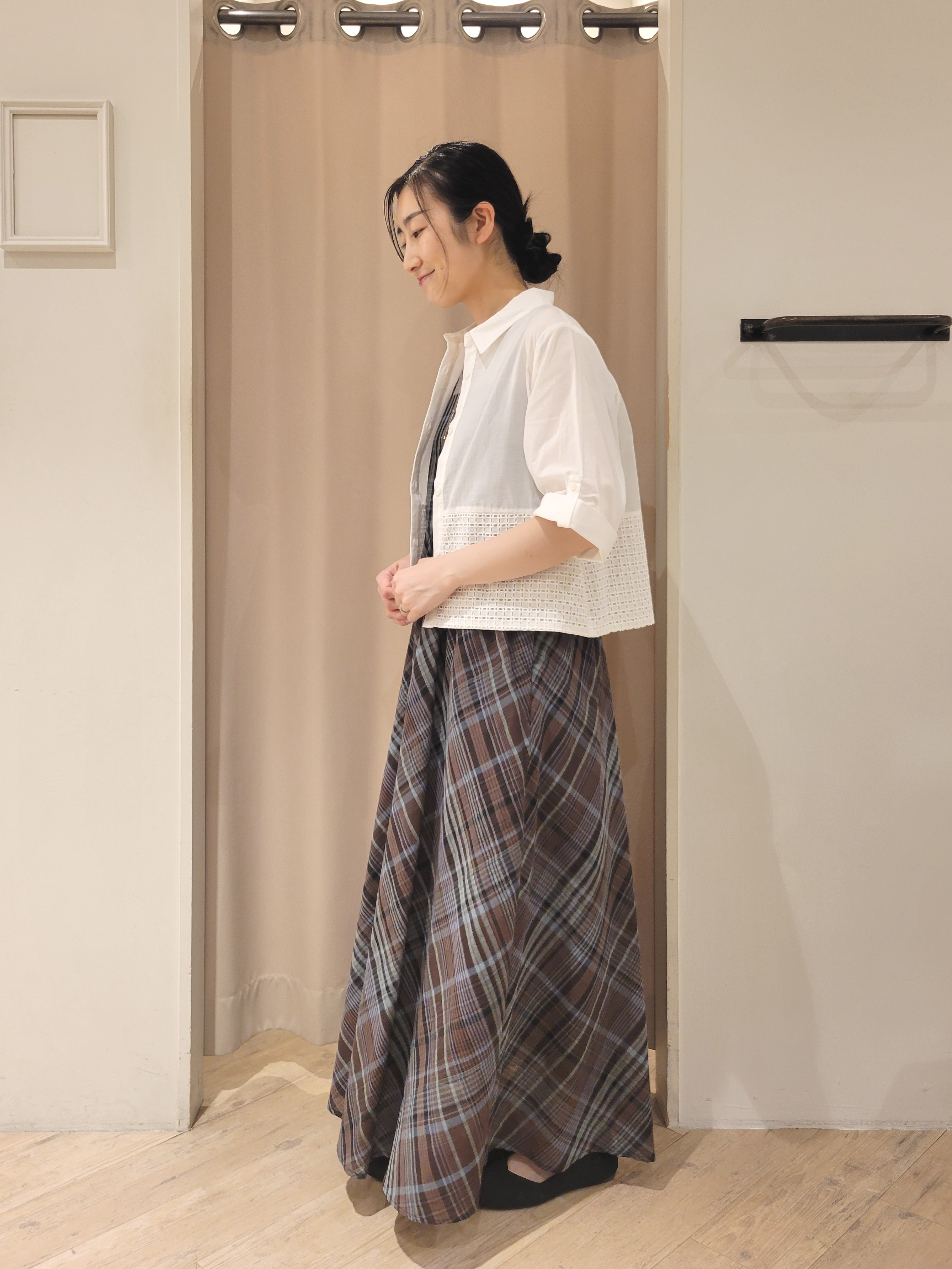 いそさんの「grove｜【貴島明日香さん着用】夏を楽しむ一枚、マドラスチェックキャミワンピース」を使ったコーディネート