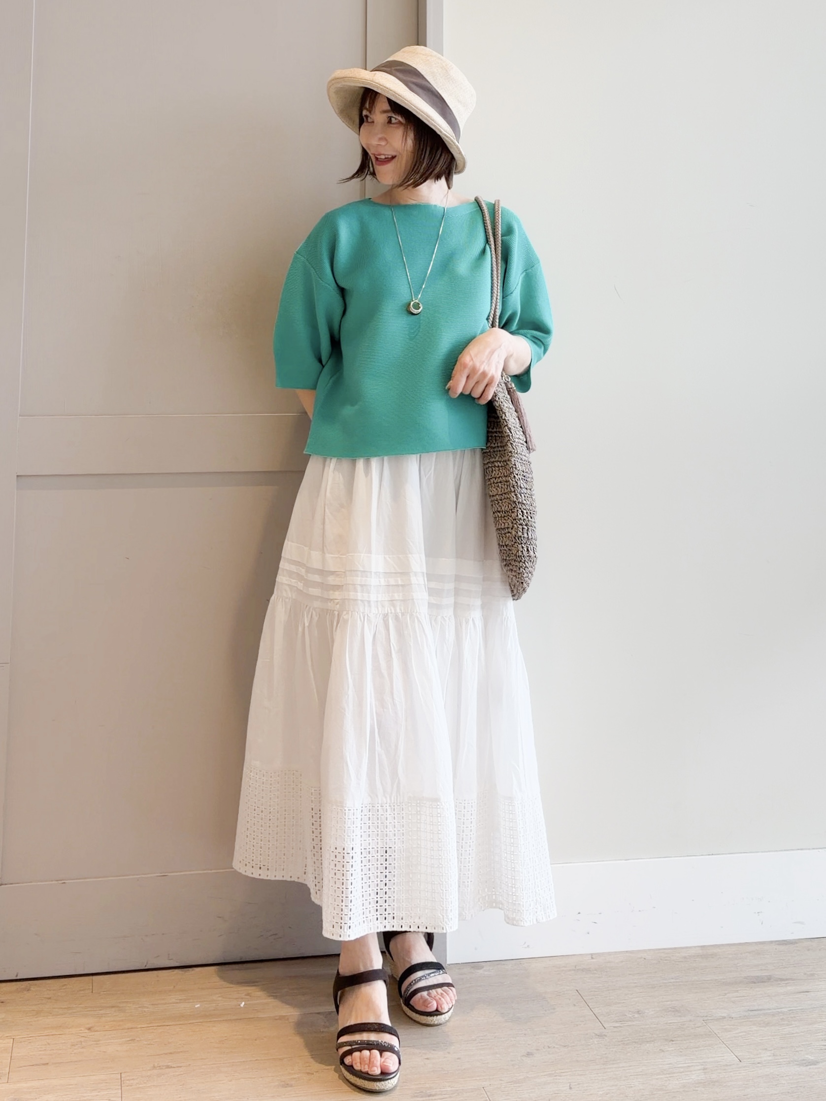 yamakoさんの「grove｜【貴島明日香さん着用／洗濯機OK】レイヤードにもおすすめ、軽やかクロップドニット」を使ったコーディネート