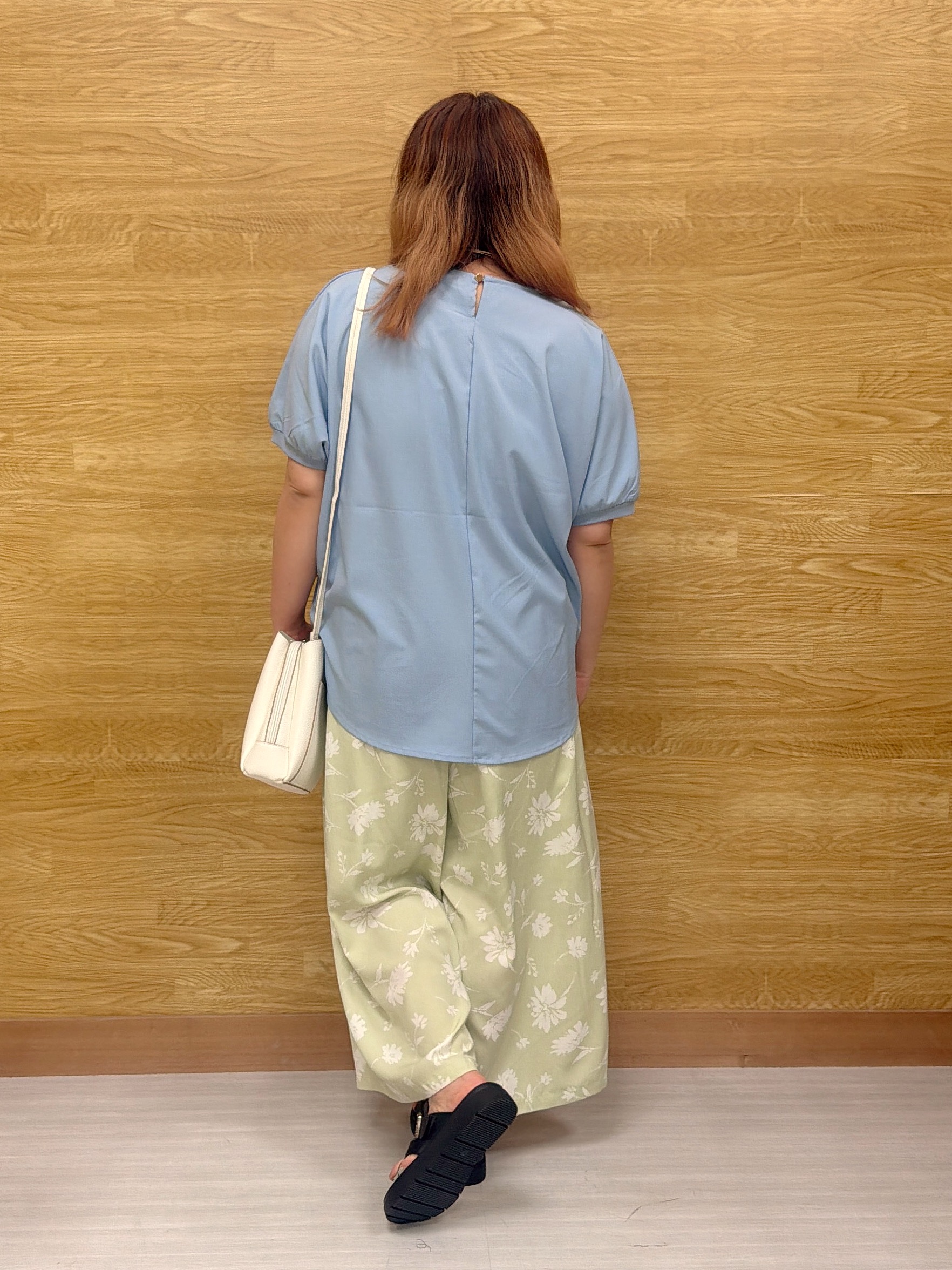 ぁむさんの「SHOO･LA･RUE｜【ひんやり/洗濯後しわになりにくい】インせず着られる さらっとタッチのドルマンブラウス」を使ったコーディネート