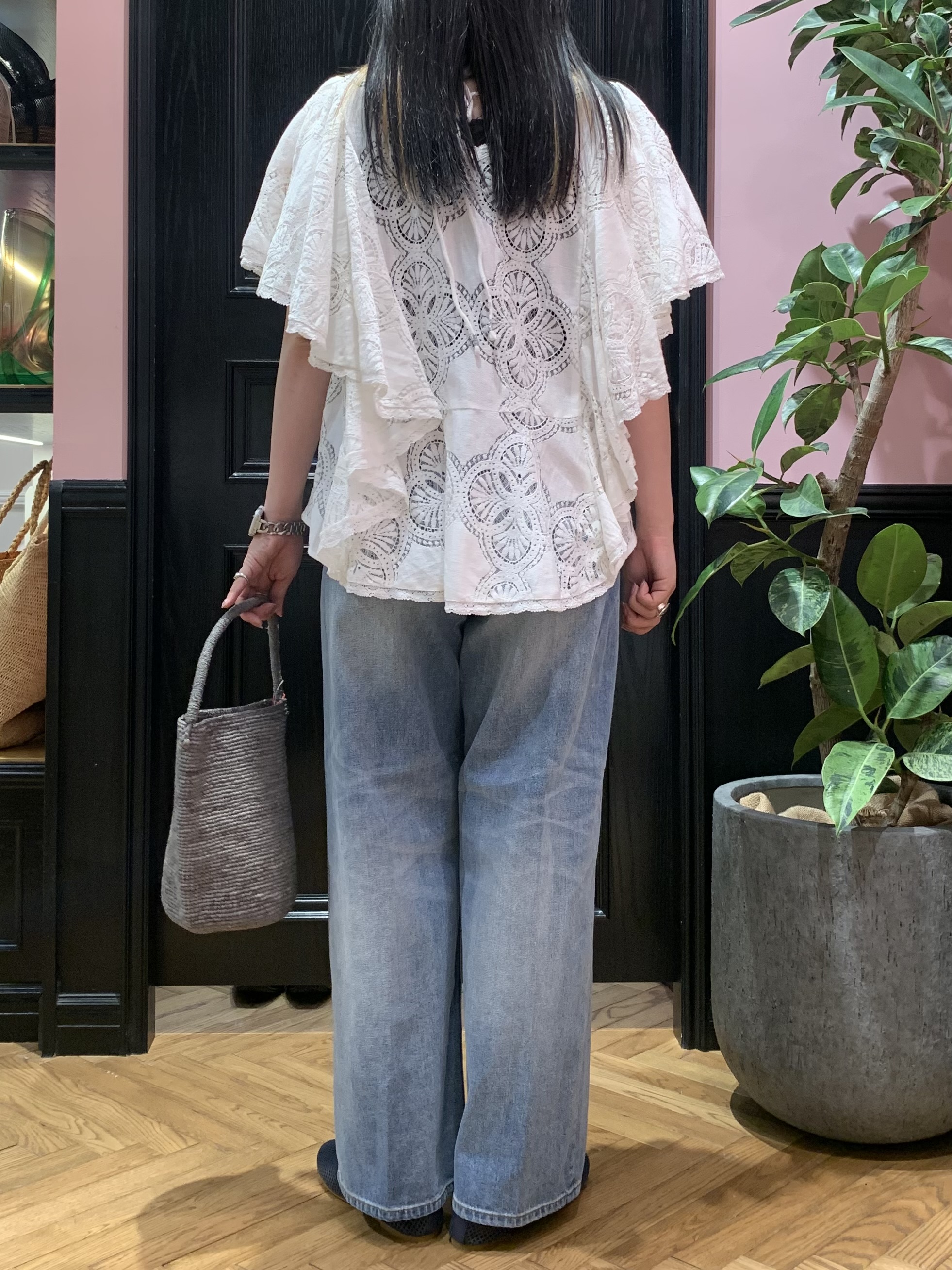 SAKAIさんの「DRESSTERIOR｜ラッセルレース ブラウス」を使ったコーディネート