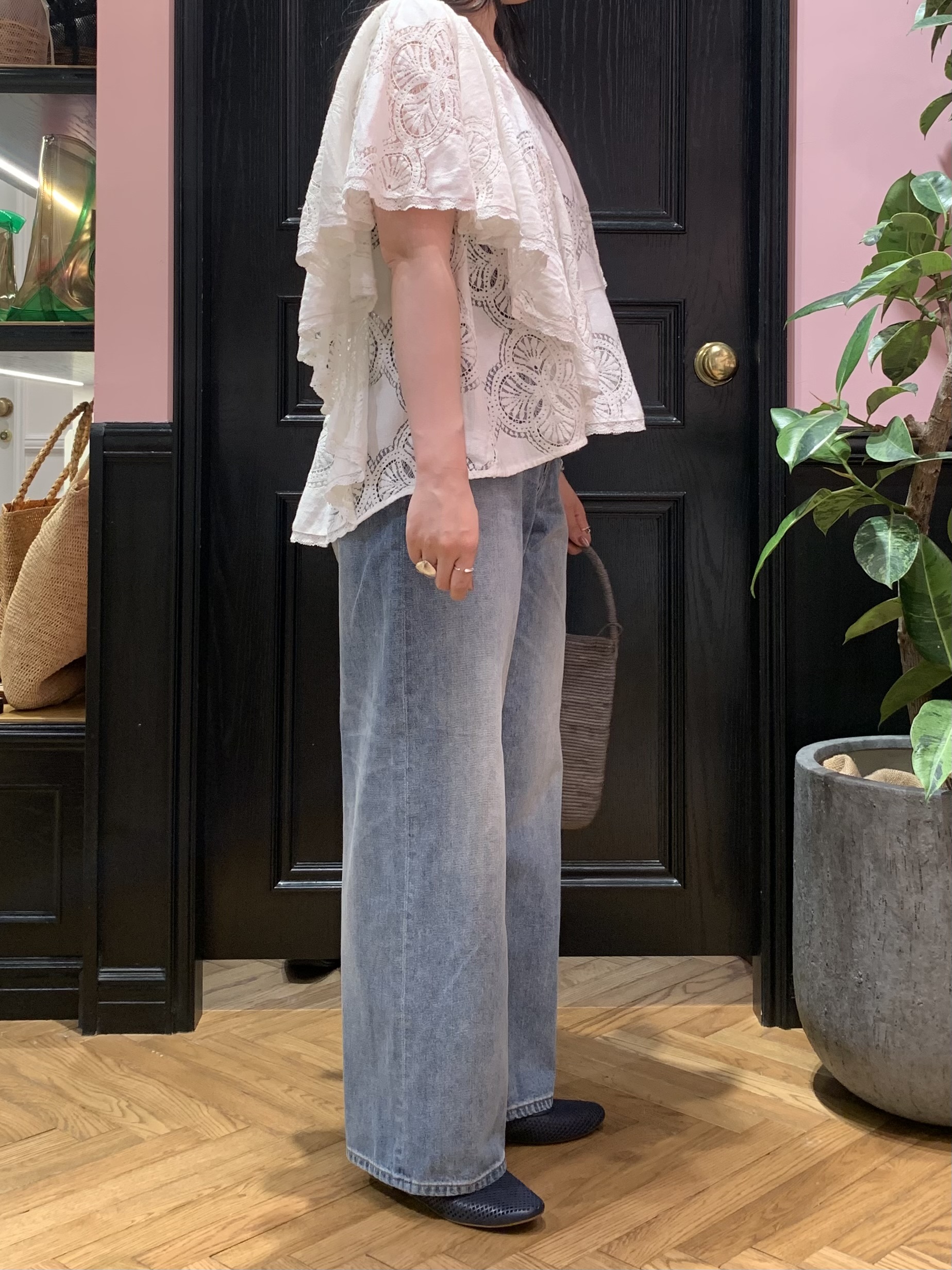 SAKAIさんの「DRESSTERIOR｜ラッセルレース ブラウス」を使ったコーディネート