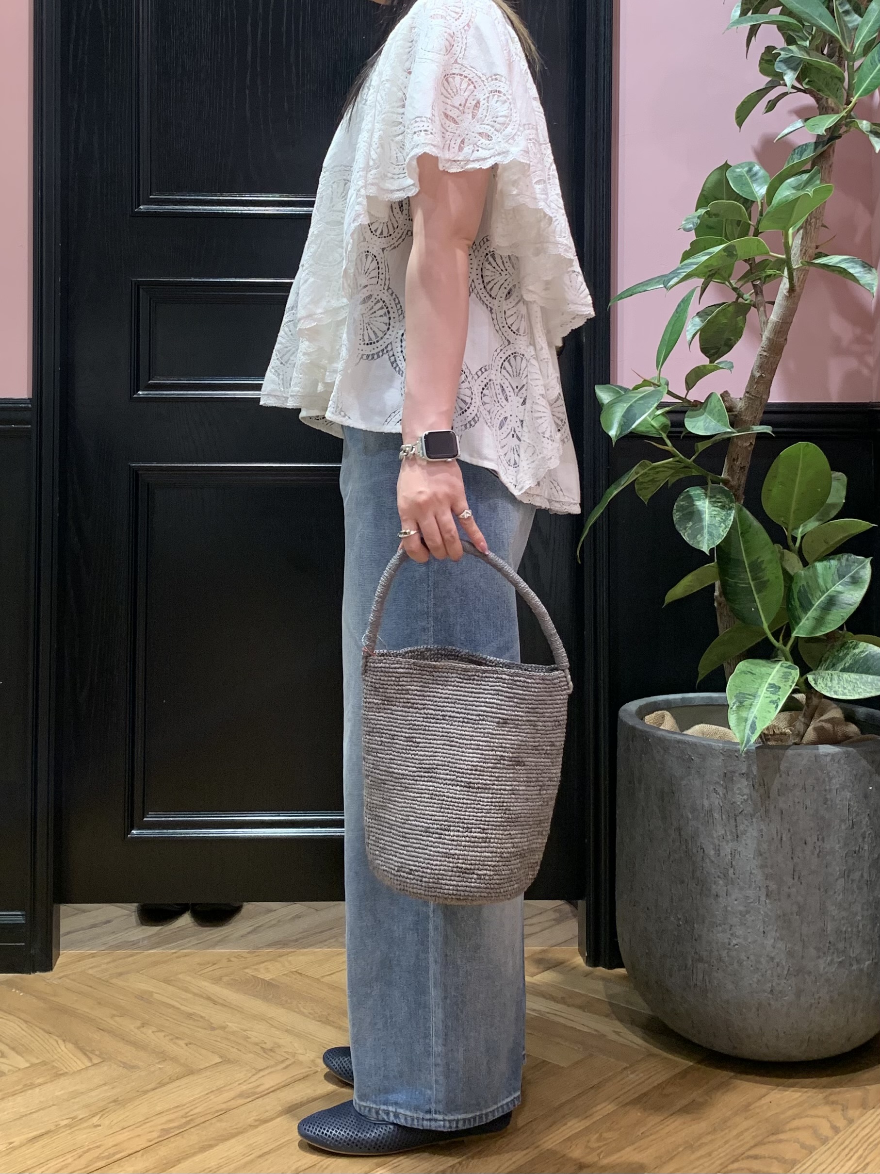 SAKAIさんの「DRESSTERIOR｜ラッセルレース ブラウス」を使ったコーディネート