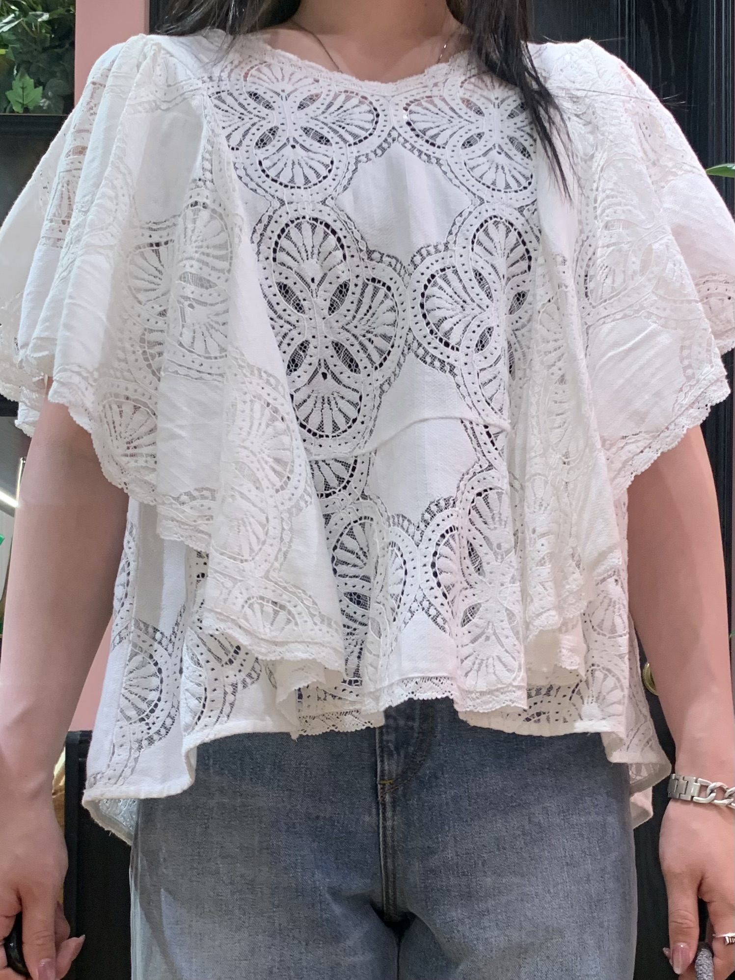 SAKAIさんの「DRESSTERIOR｜ラッセルレース ブラウス」を使ったコーディネート