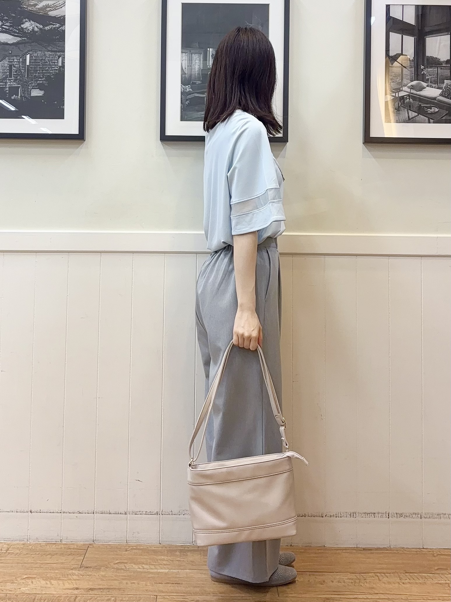 えぬさんの「SHOO･LA･RUE｜【洗濯機後しわになりにくい/ひんやり/S-LL】お袖のシアーで抜け感プラス 二の腕隠せるフレアスリー」を使ったコーディネート
