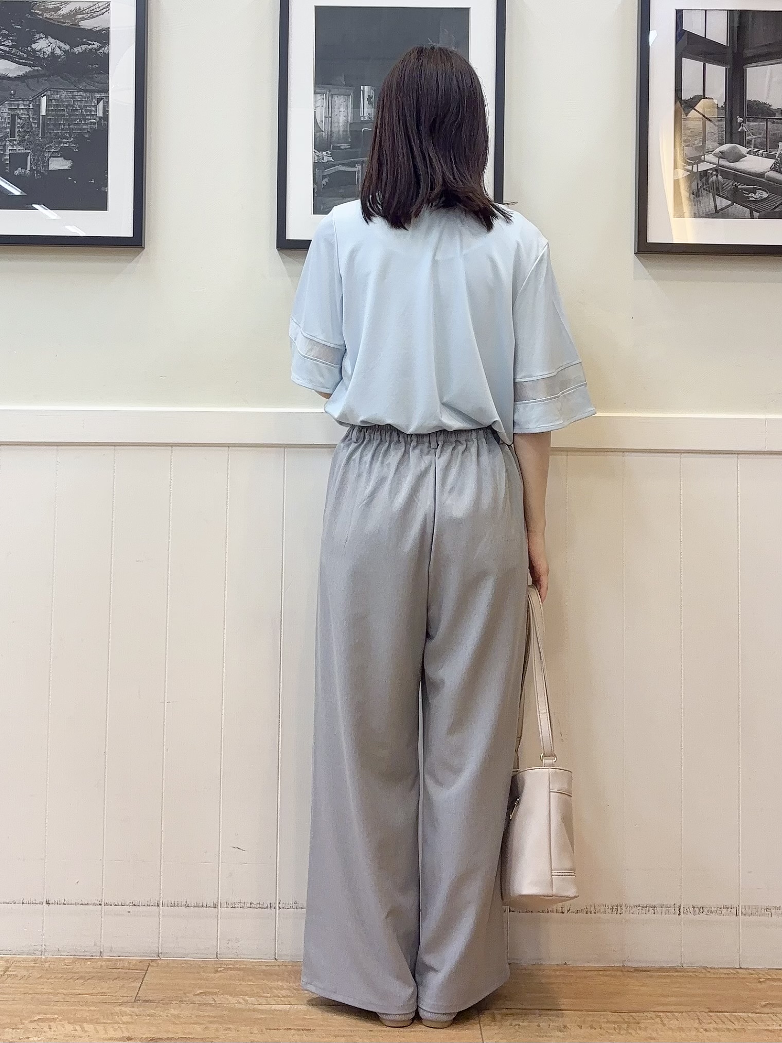 えぬさんの「SHOO･LA･RUE｜【洗濯機後しわになりにくい/ひんやり/S-LL】お袖のシアーで抜け感プラス 二の腕隠せるフレアスリー」を使ったコーディネート