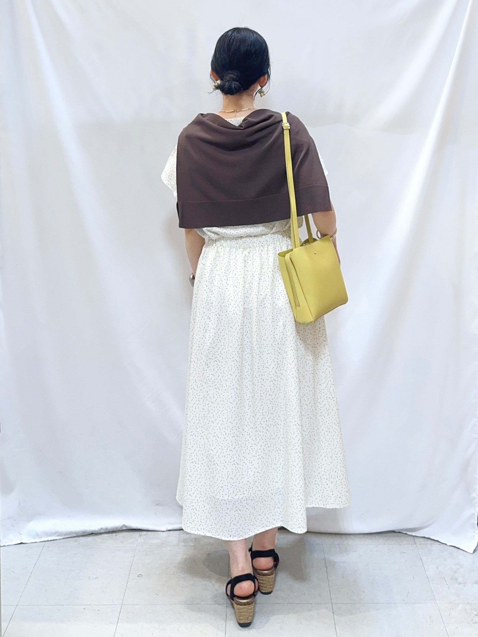 𝐇𝐢𝐫𝐨𝐦𝐢さんの「SHOO･LA･RUE｜【ひんやり/UV/セットアップ可】洗濯後しわになりにくい スキッパーブラウス」を使ったコーディネート