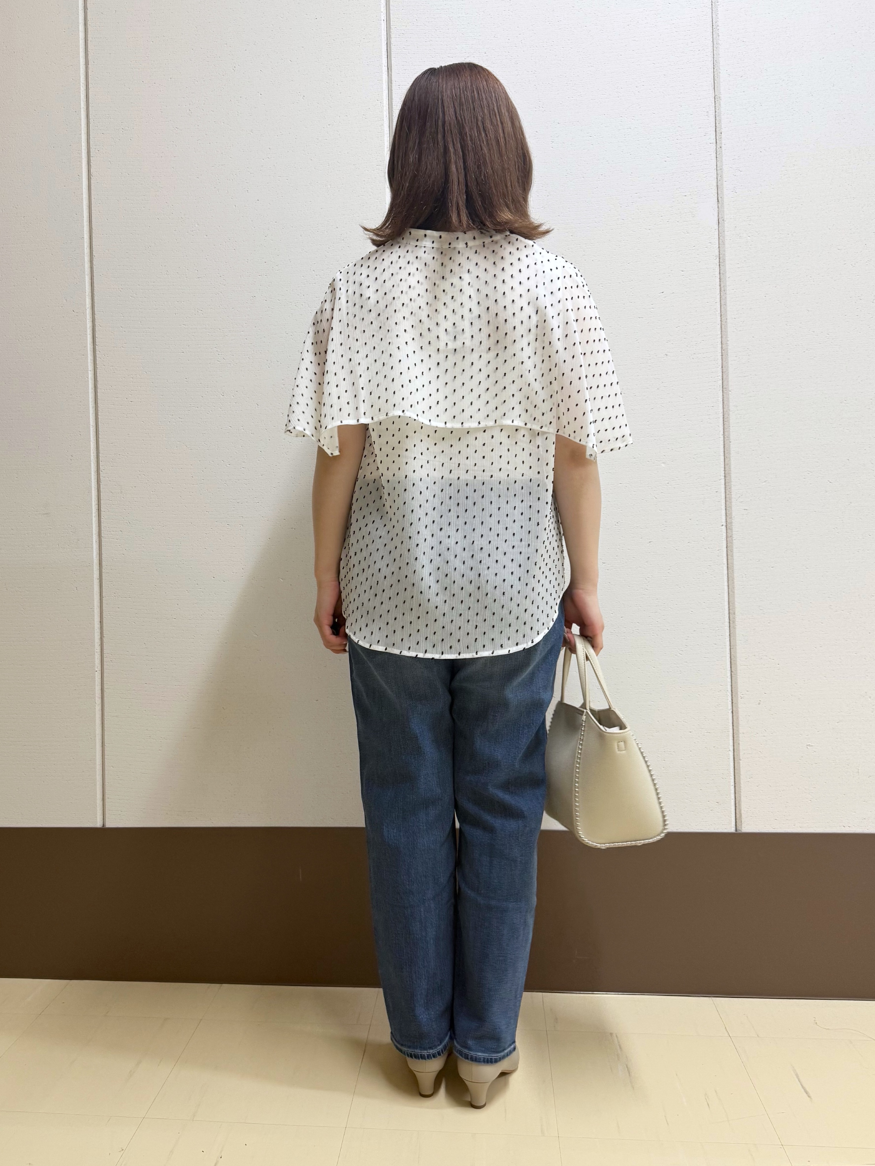 Rikoさんの「INDIVI｜【洗える／ドットモチーフ】ケープスリーブブラウス」を使ったコーディネート