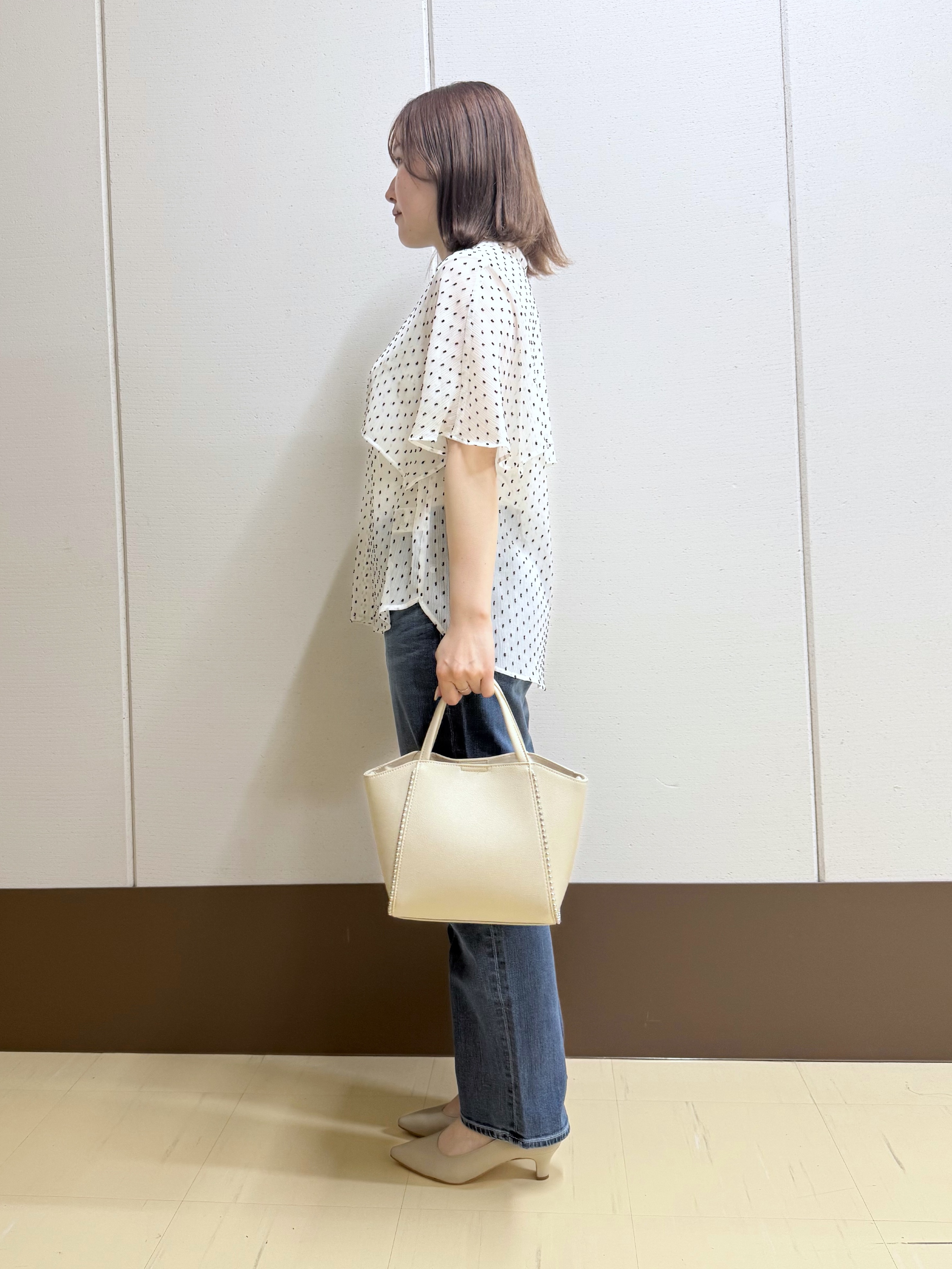 Rikoさんの「INDIVI｜【洗える／ドットモチーフ】ケープスリーブブラウス」を使ったコーディネート
