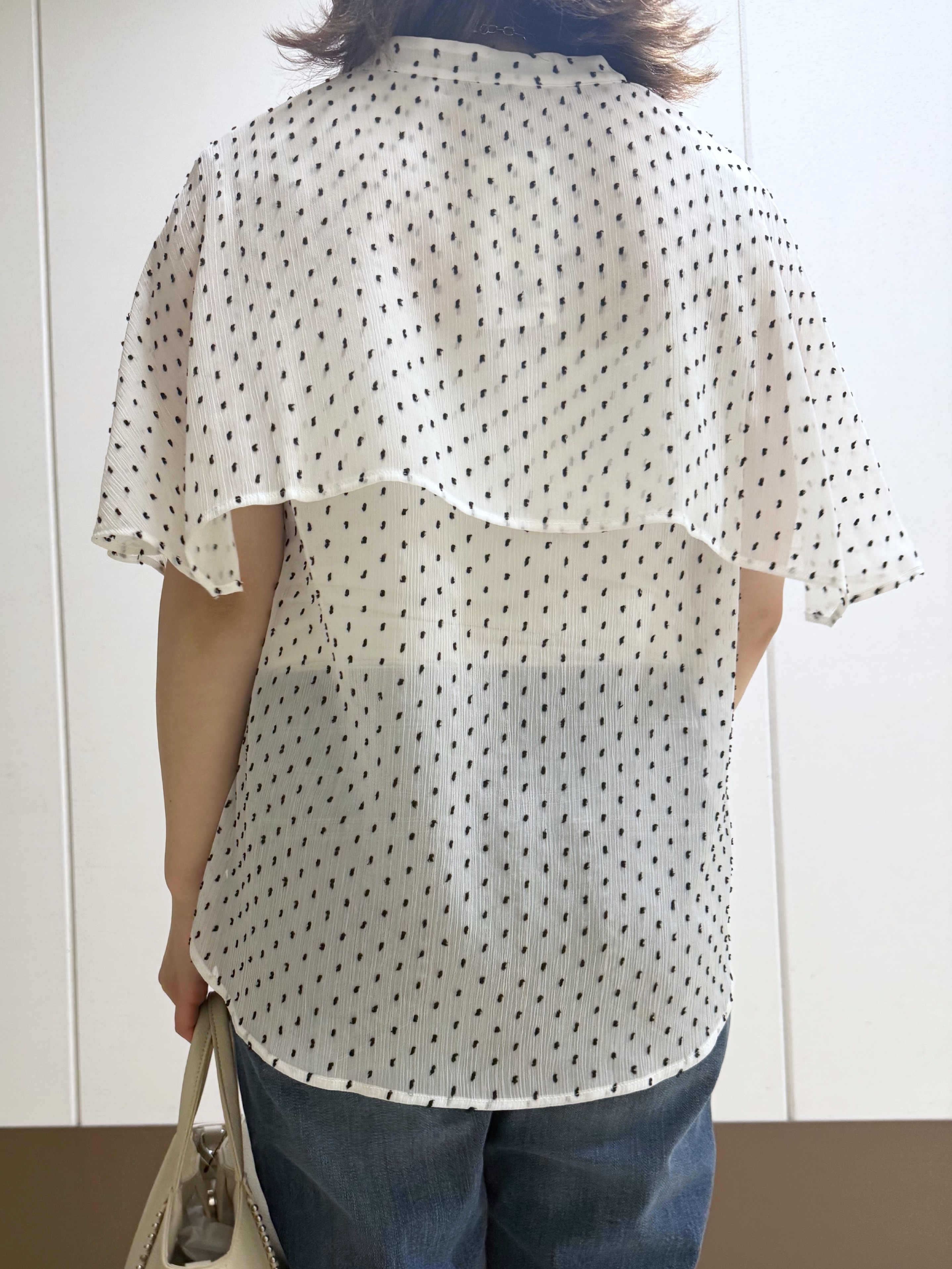 Rikoさんの「INDIVI｜【洗える／ドットモチーフ】ケープスリーブブラウス」を使ったコーディネート