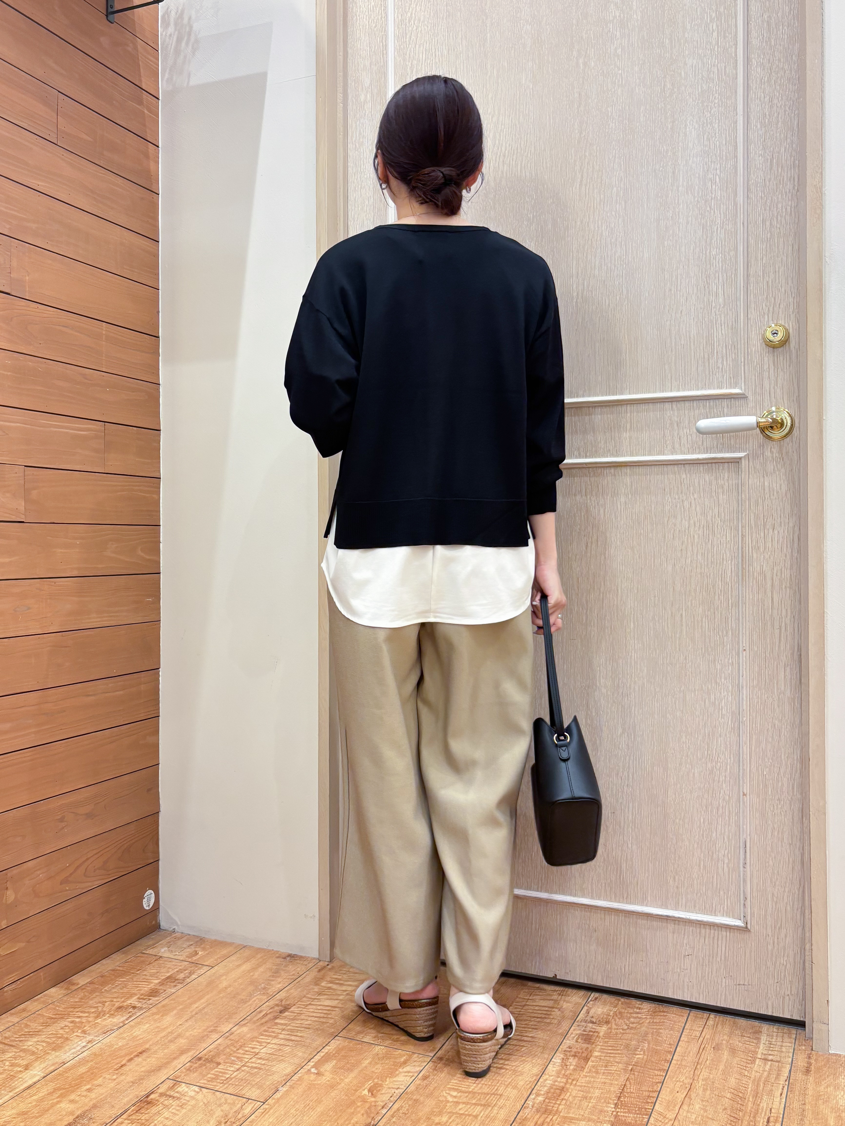 なみさんの「SHOO･LA･RUE｜【洗濯機可/ひんやり/UV】さらっとしたタッチが心地よい ショート丈 Vネックカーディガン」を使ったコーディネート
