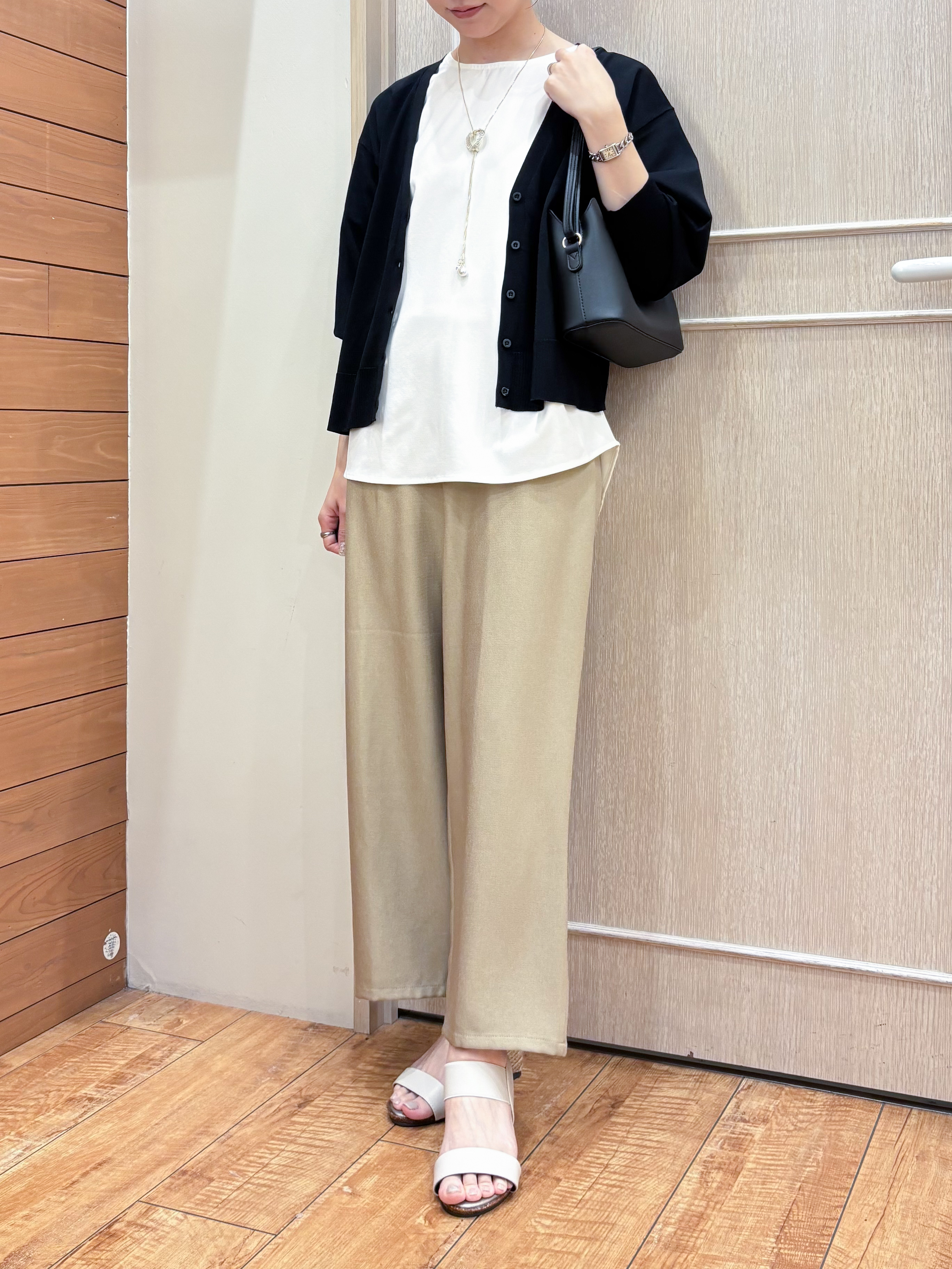 なみさんの「SHOO･LA･RUE｜【洗濯機可/ひんやり/UV】さらっとしたタッチが心地よい ショート丈 Vネックカーディガン」を使ったコーディネート