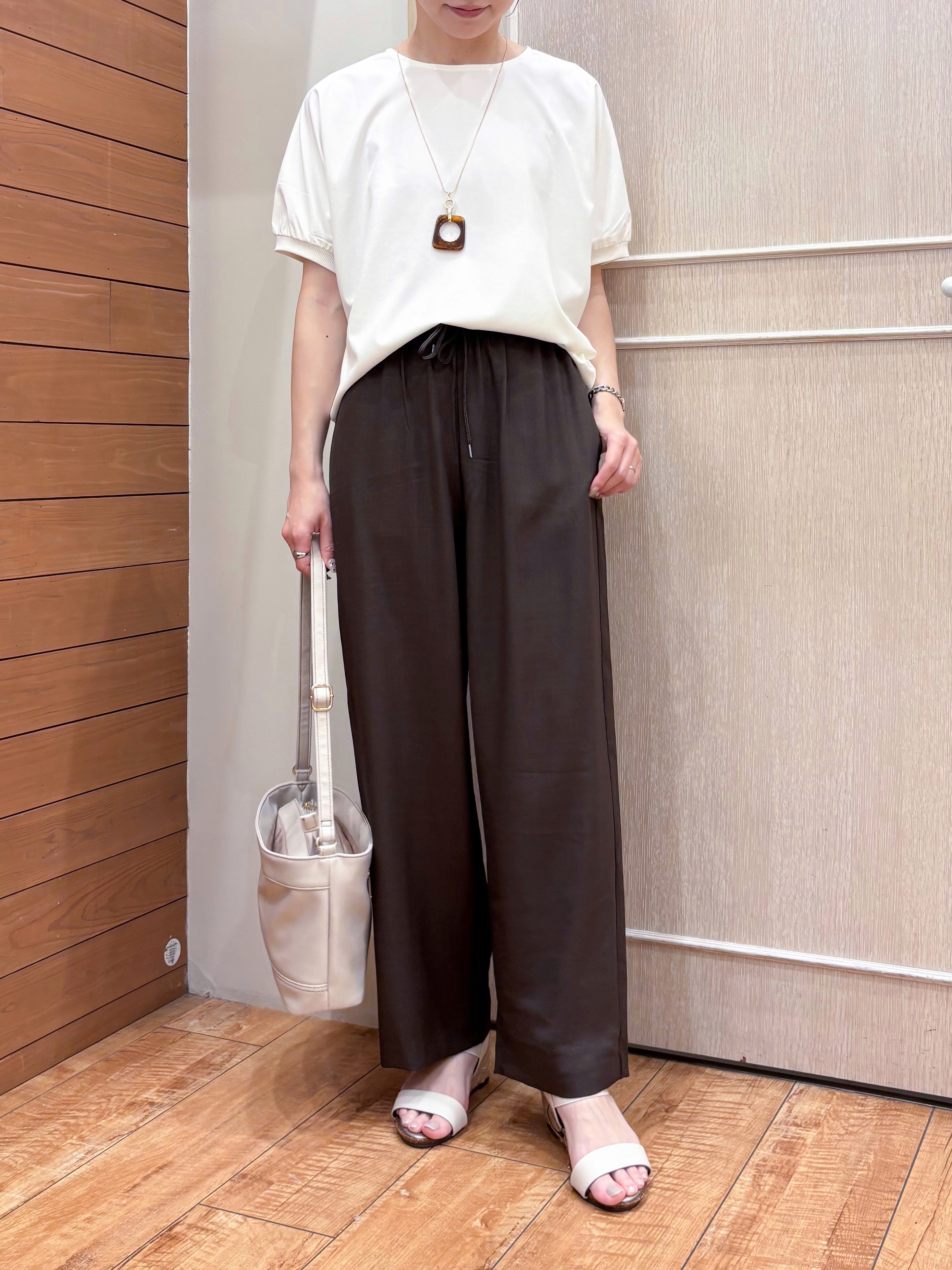 なみさんの「SHOO･LA･RUE｜【ひんやり/洗濯後しわになりにくい】インせず着られる さらっとタッチのドルマンブラウス」を使ったコーディネート