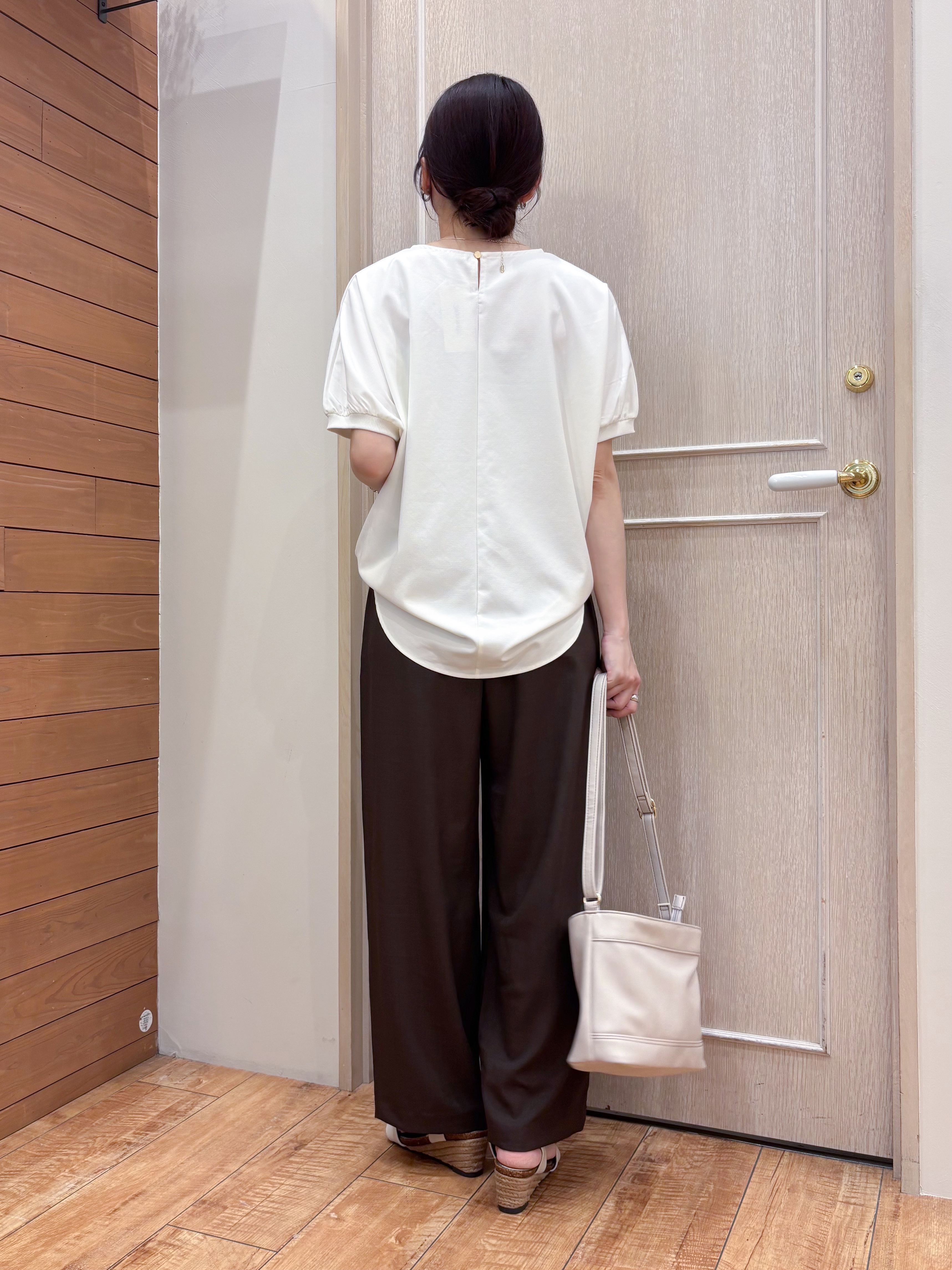 なみさんの「SHOO･LA･RUE｜【ひんやり/洗濯後しわになりにくい】インせず着られる さらっとタッチのドルマンブラウス」を使ったコーディネート