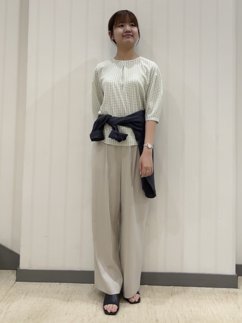 ちひさんの「INDIVI｜【UVケア／吸汗速乾】チェック柄タックボリュームスリーブトップス」を使ったコーディネート