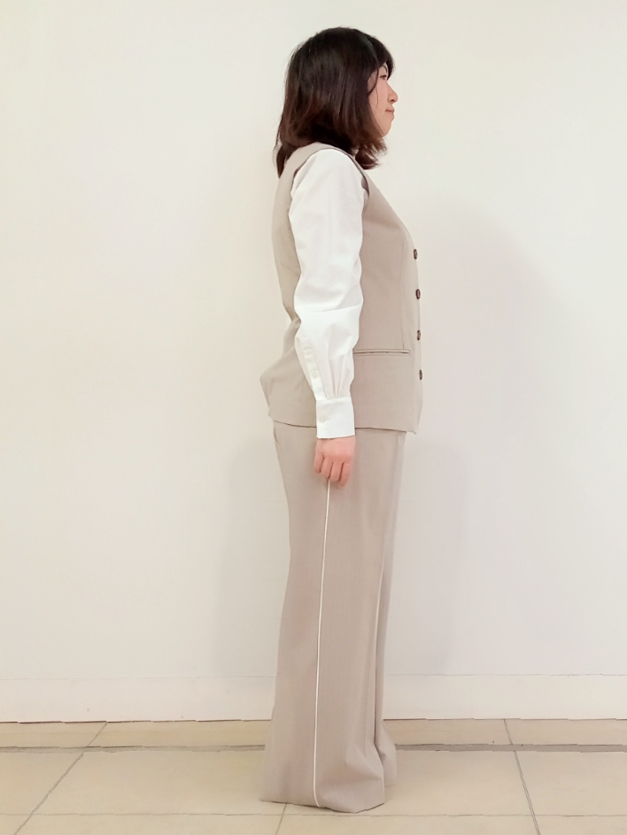 emiさんの「DRESSTERIOR｜【セットアップ可/ウォッシャブル】セットアップストライプジレ」を使ったコーディネート