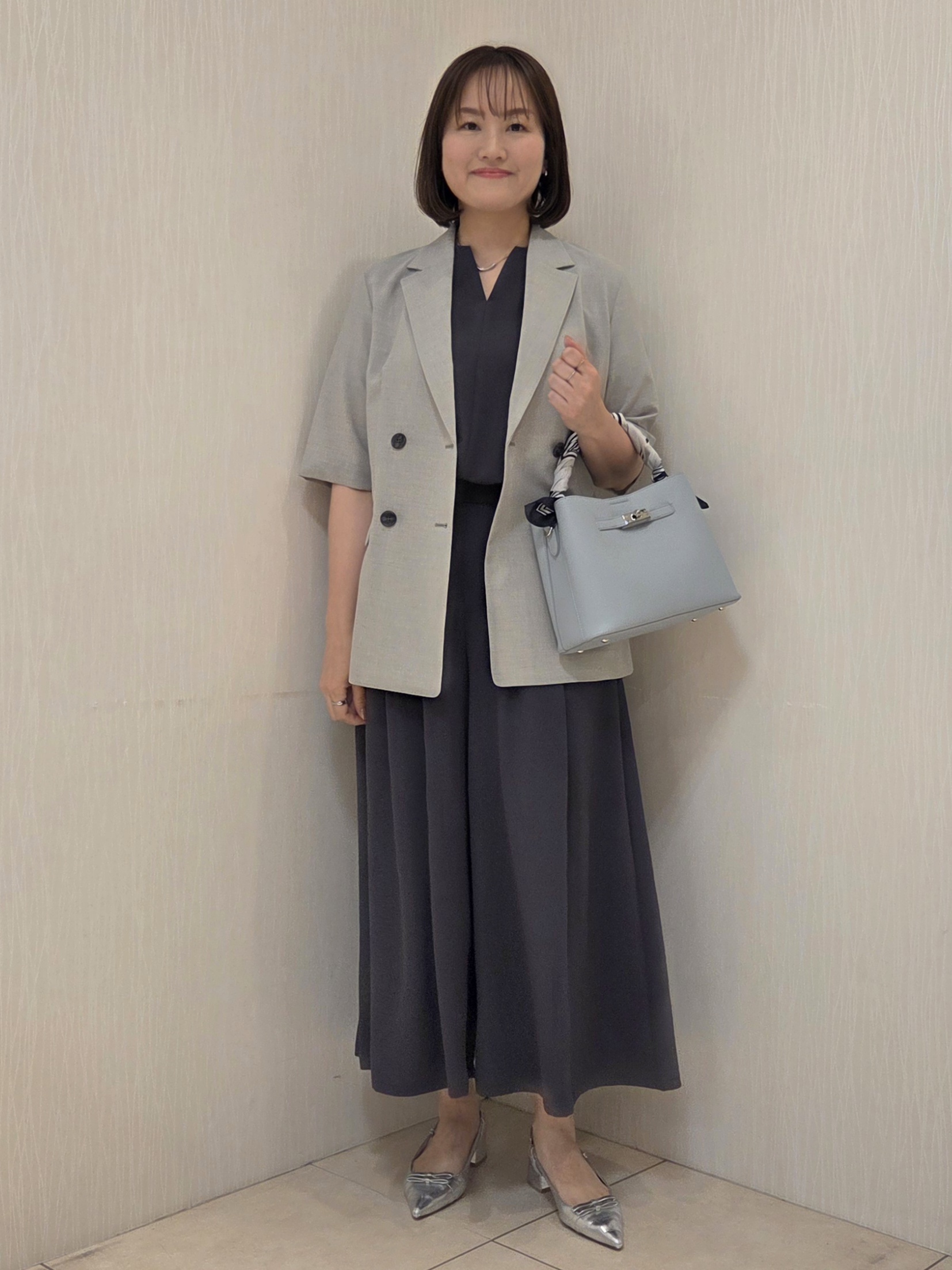 naokoさんの「UNTITLED｜【UV/接触冷感/セットアップ可】リラクシーキーVネックブラウス」を使ったコーディネート