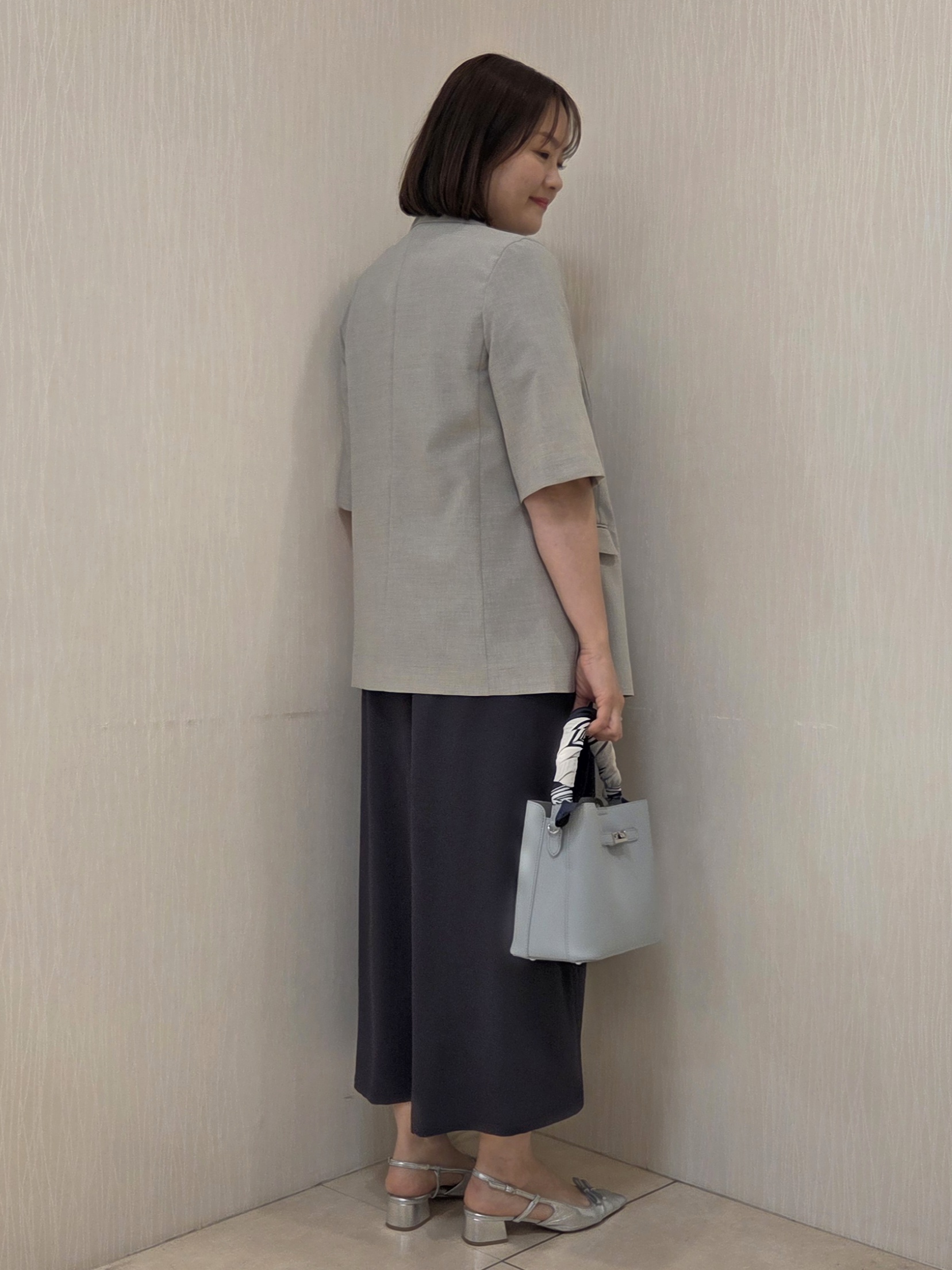naokoさんの「UNTITLED｜【UV/接触冷感/セットアップ可】リラクシーキーVネックブラウス」を使ったコーディネート