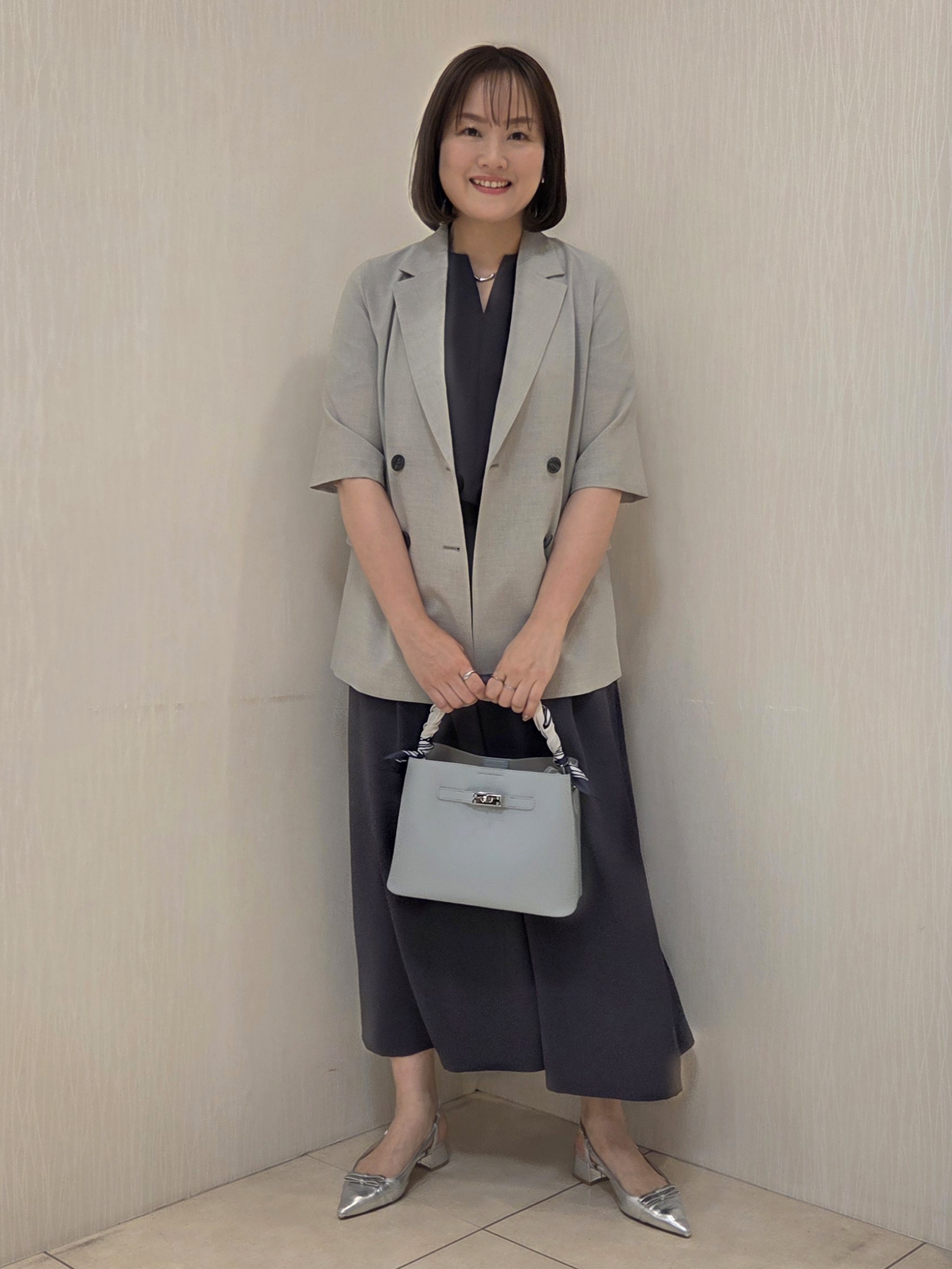 naokoさんの「UNTITLED｜【UV/接触冷感/セットアップ可】リラクシーキーVネックブラウス」を使ったコーディネート