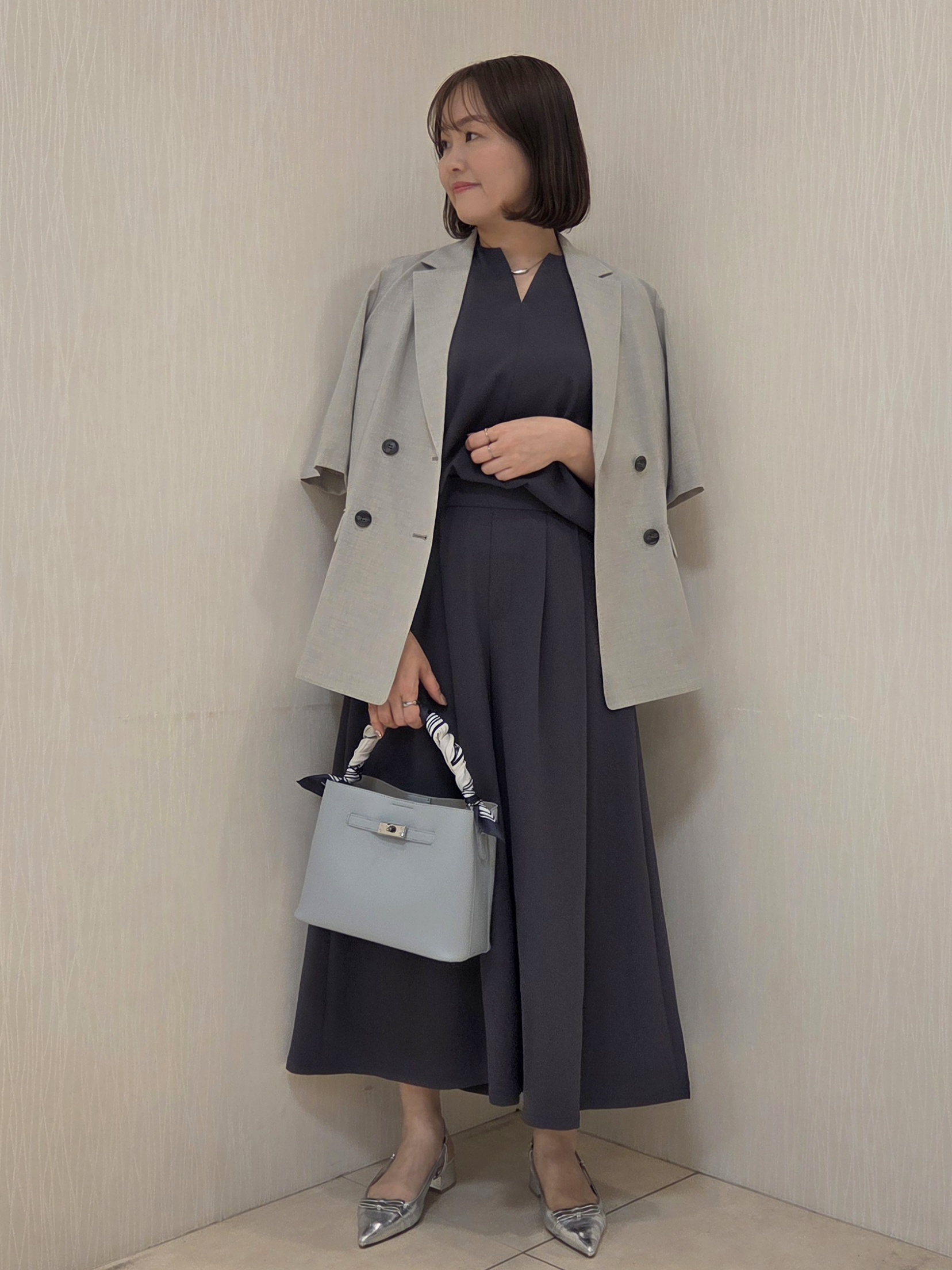 naokoさんの「UNTITLED｜【UV/接触冷感/セットアップ可】リラクシーキーVネックブラウス」を使ったコーディネート
