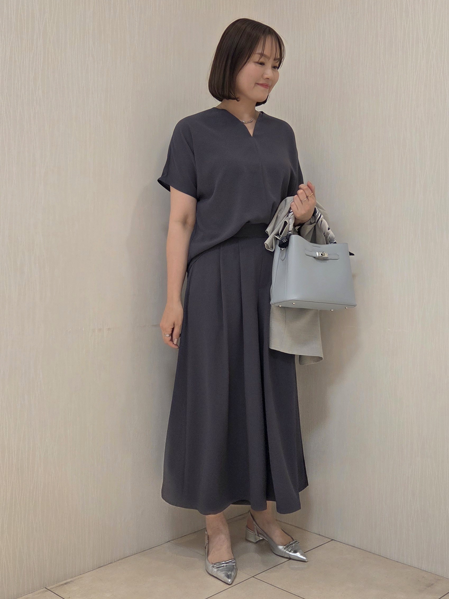 naokoさんの「UNTITLED｜【UV/接触冷感/セットアップ可】リラクシーキーVネックブラウス」を使ったコーディネート