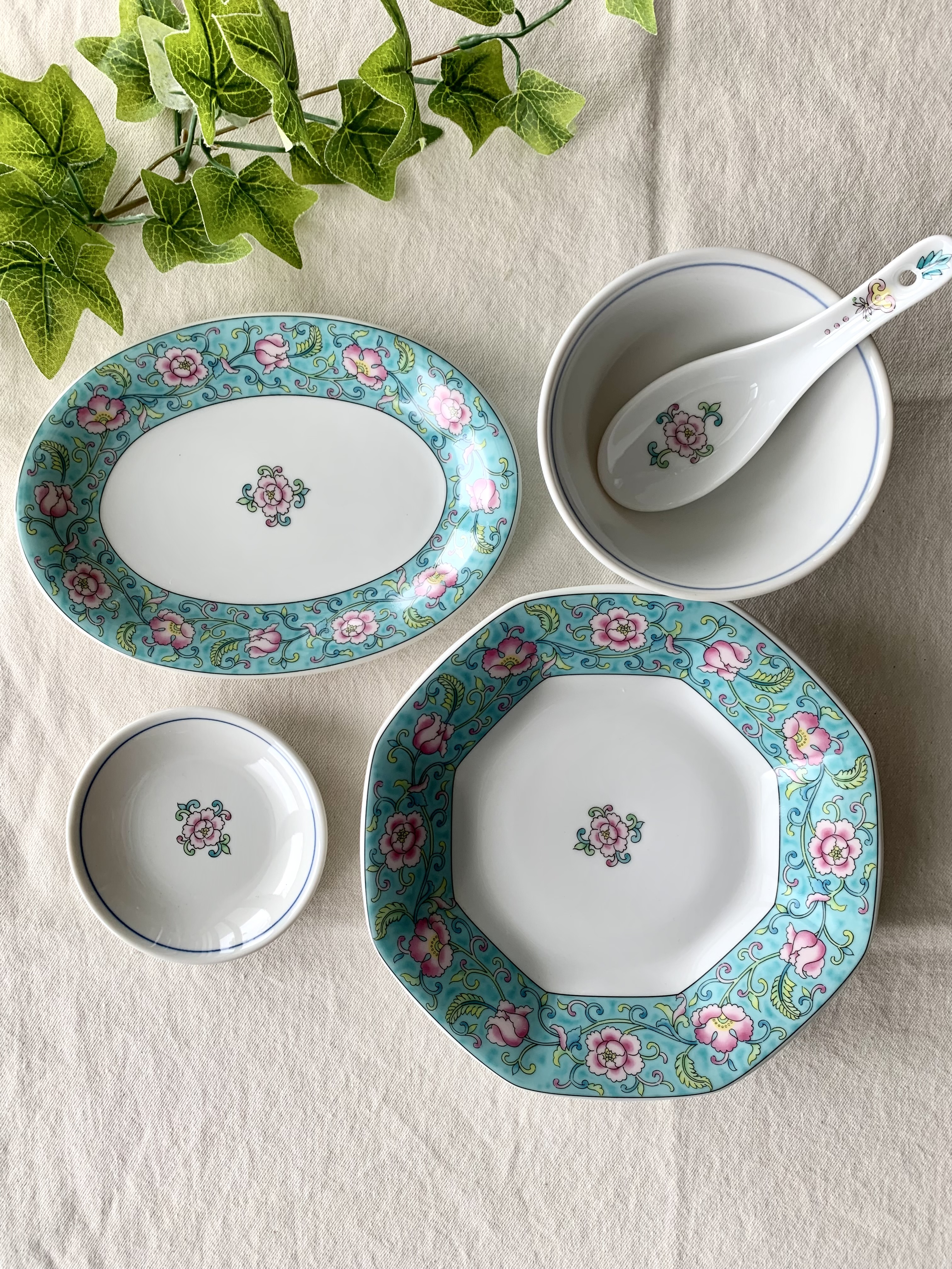 mikachoさんの「212 KITCHEN STORE｜青華唐草 小皿」を使ったコーディネート