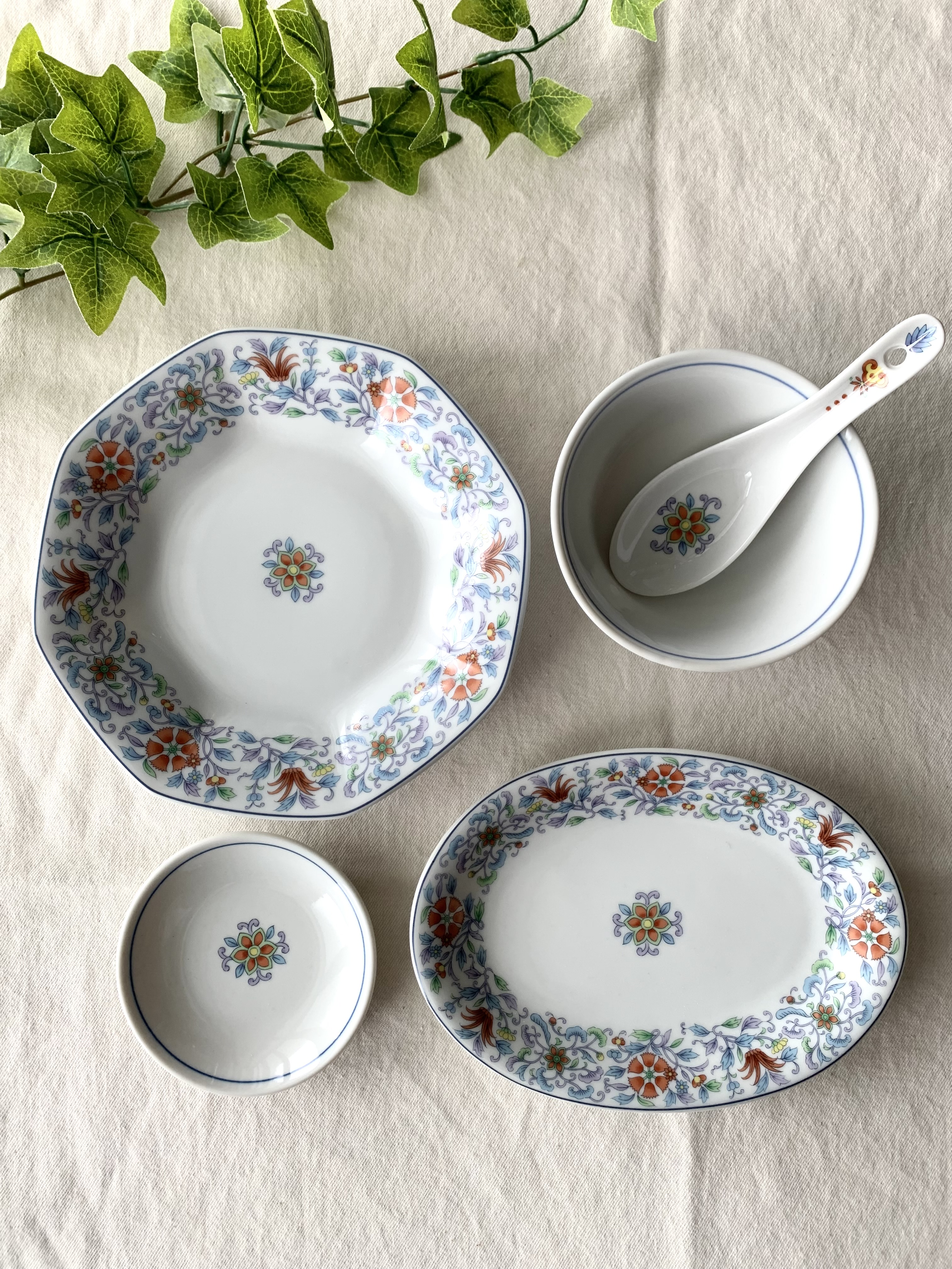 mikachoさんの「212 KITCHEN STORE｜青華唐草 小皿」を使ったコーディネート