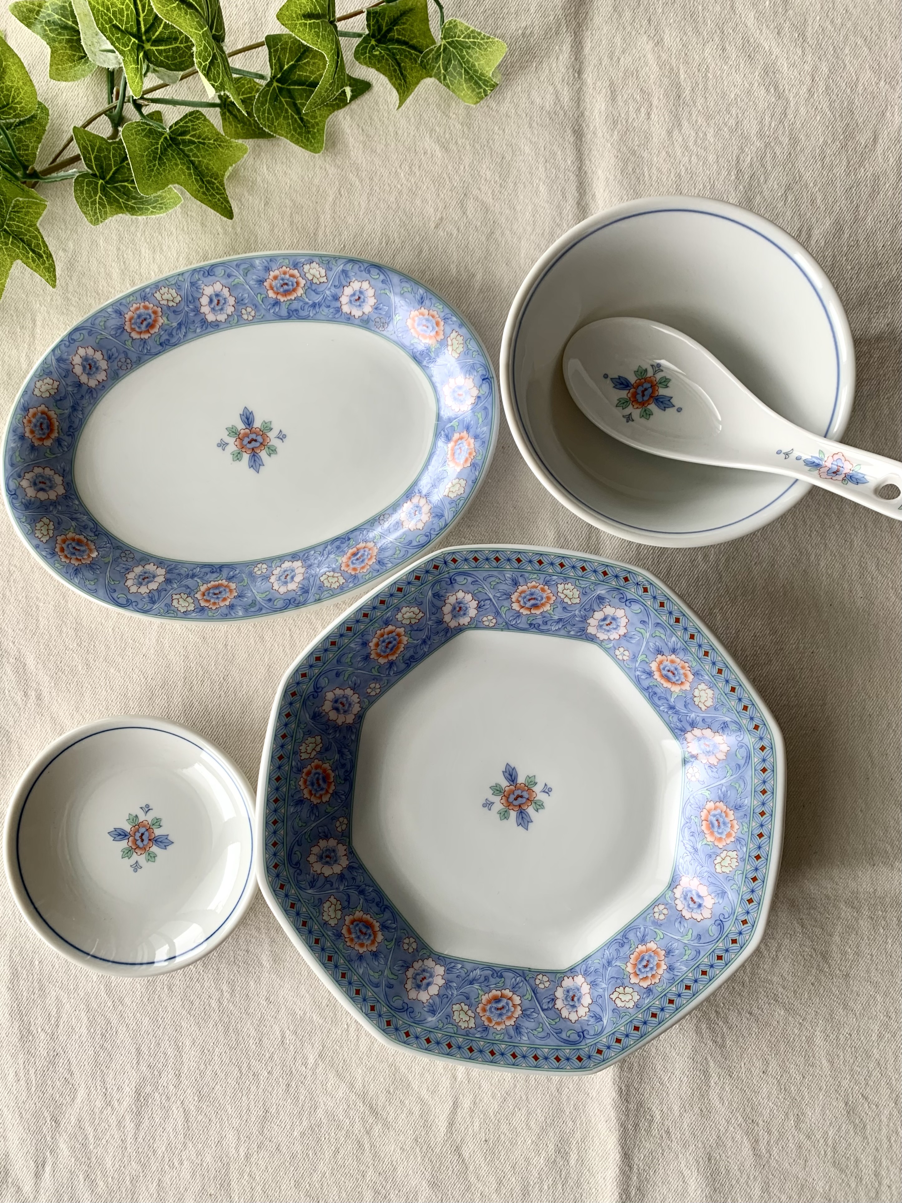 mikachoさんの「212 KITCHEN STORE｜青華唐草 小皿」を使ったコーディネート