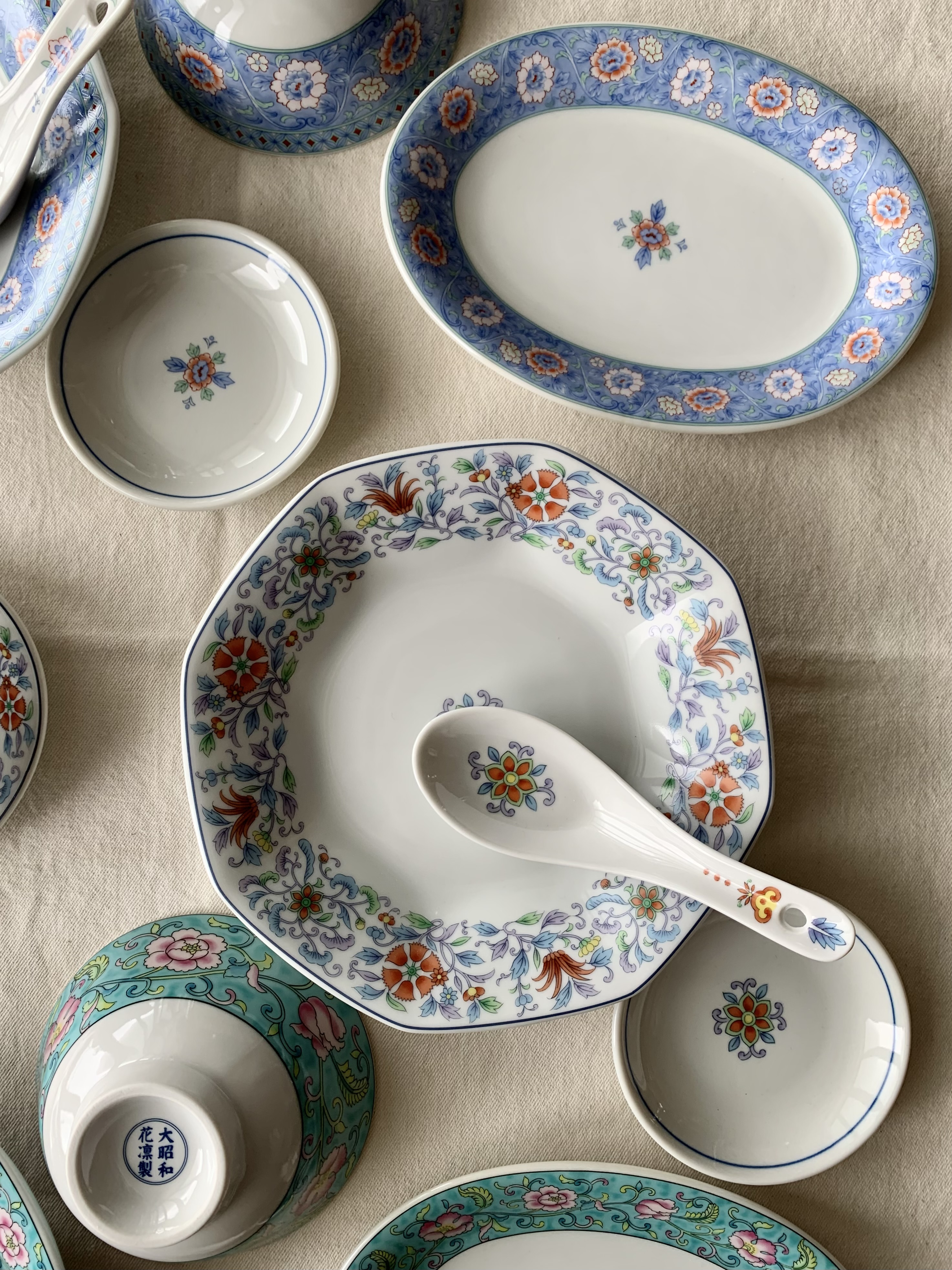 mikachoさんの「212 KITCHEN STORE｜青華唐草 小皿」を使ったコーディネート