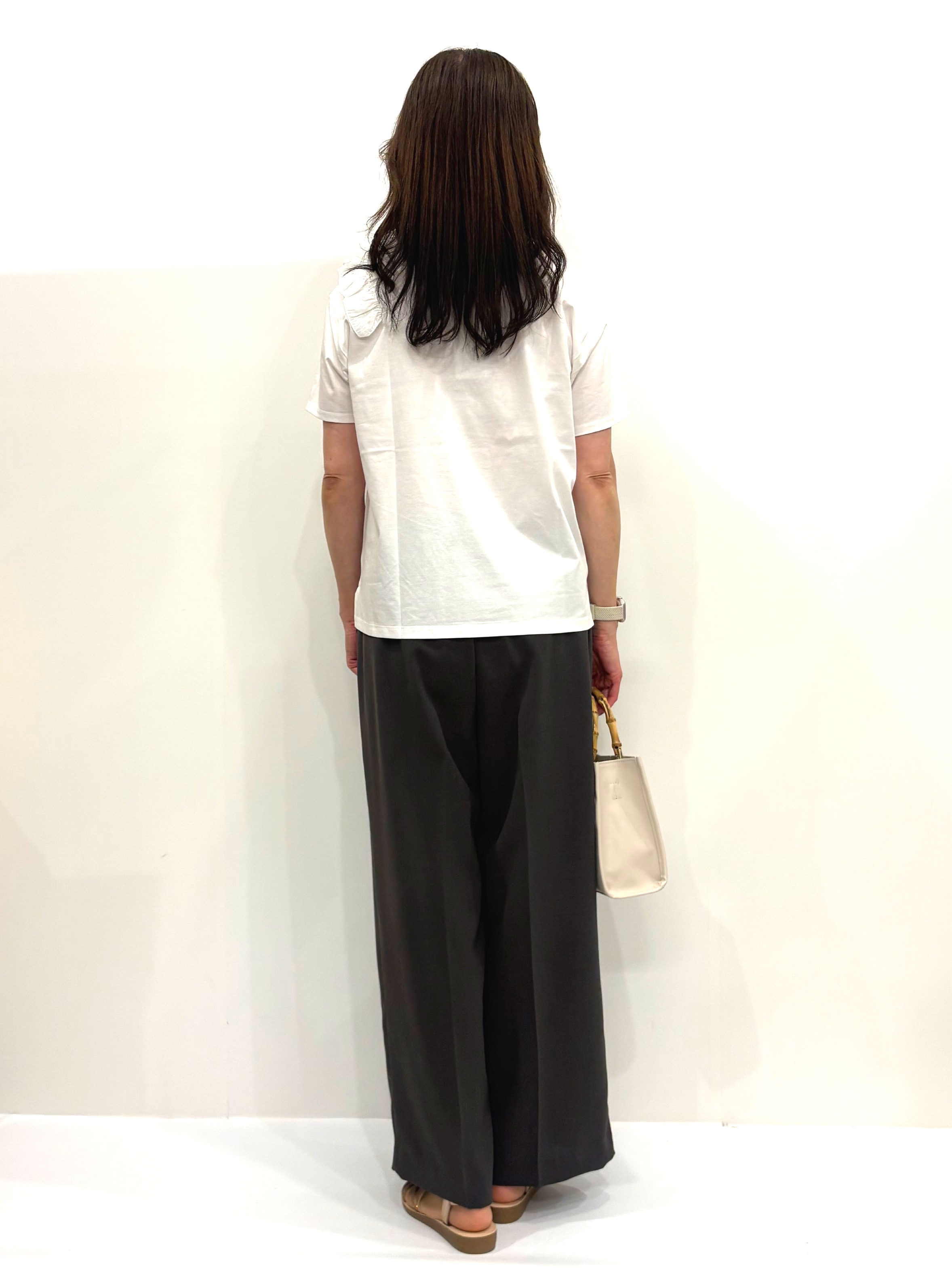 Satoさんの「OPAQUE.CLIP｜【UV／接触冷感】フリルショルダーカットソー《洗濯機OK》」を使ったコーディネート