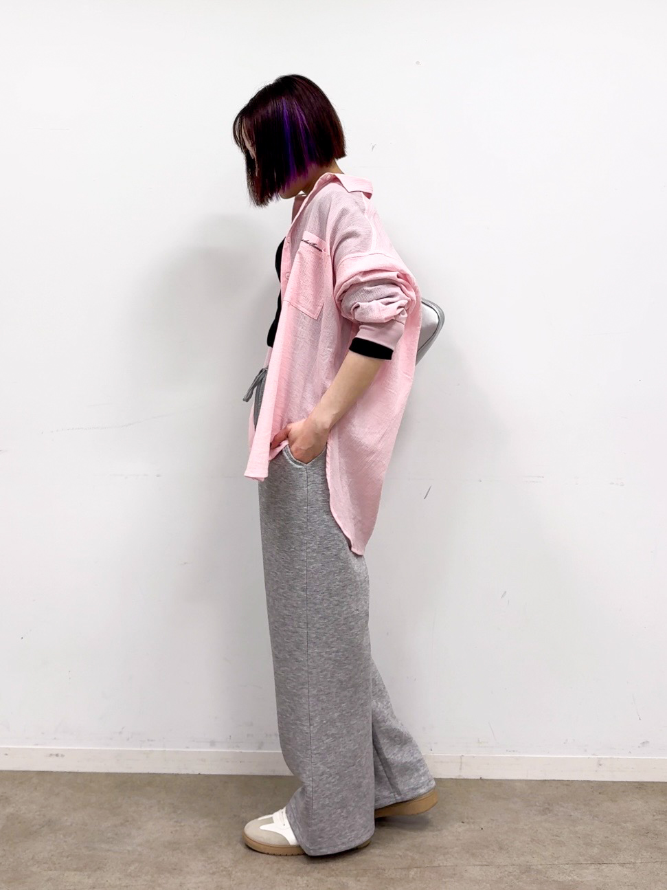 𝐜𝐡𝐢𝐤𝐚さんの「SHOO･LA･RUE｜お袖リブ楊柳オーバーシャツ」を使ったコーディネート