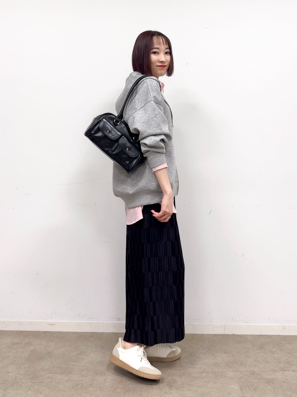 𝐜𝐡𝐢𝐤𝐚さんの「SHOO･LA･RUE｜【セットアップ可/S-LL/なめらかタッチ】大人カジュアルスタイルに ZIPパーカ」を使ったコーディネート