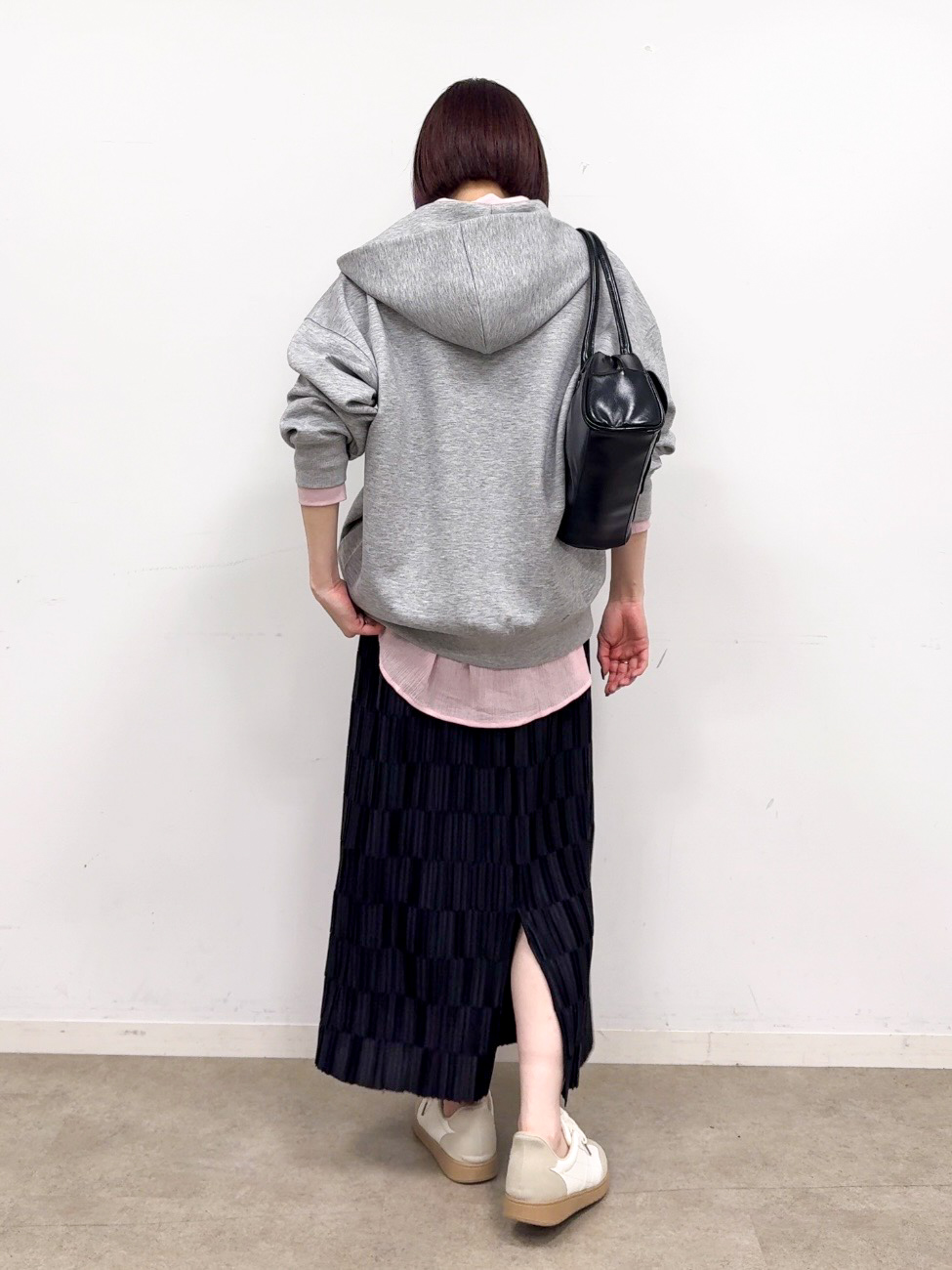 𝐜𝐡𝐢𝐤𝐚さんの「SHOO･LA･RUE｜【セットアップ可/S-LL/なめらかタッチ】大人カジュアルスタイルに ZIPパーカ」を使ったコーディネート