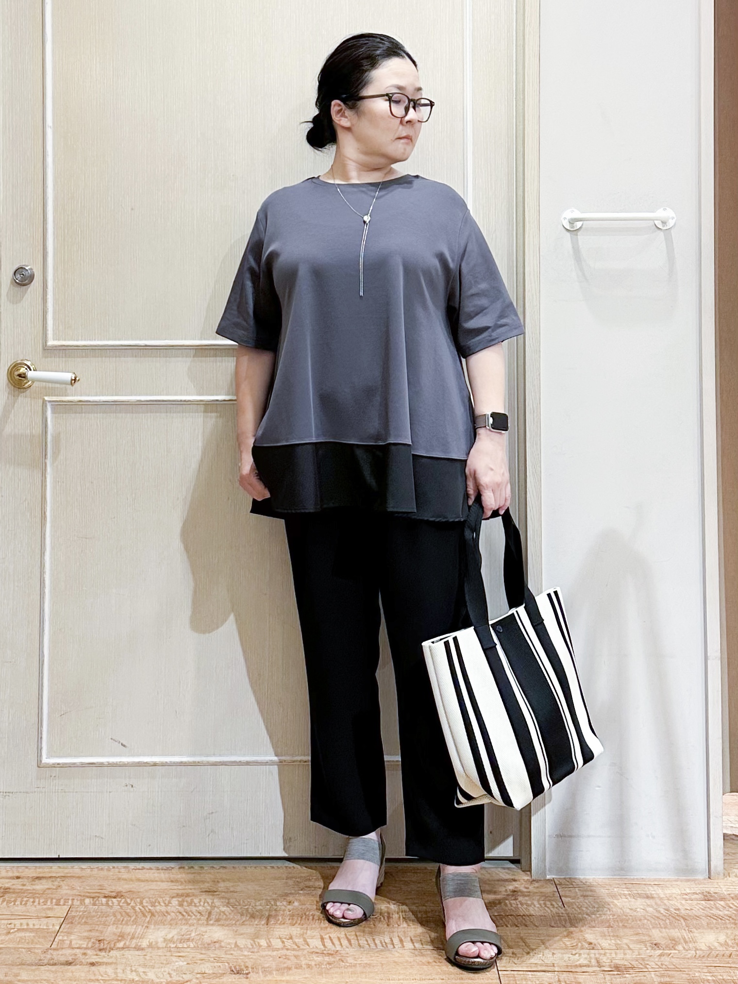 umeさんの「SHOO･LA･RUE｜【ひんやり/UV/抗菌防臭】体型カバーも叶う 裾切り替えAライントップス」を使ったコーディネート