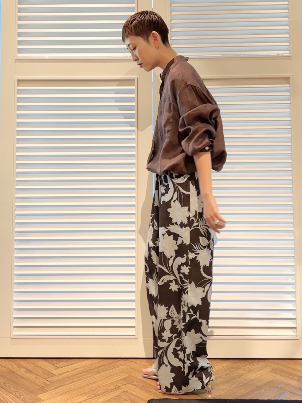 OCHIAIさんの「DRESSTERIOR｜【2WAY/羽織にも】ウォッシャブルリネン ドロストシャツ」を使ったコーディネート