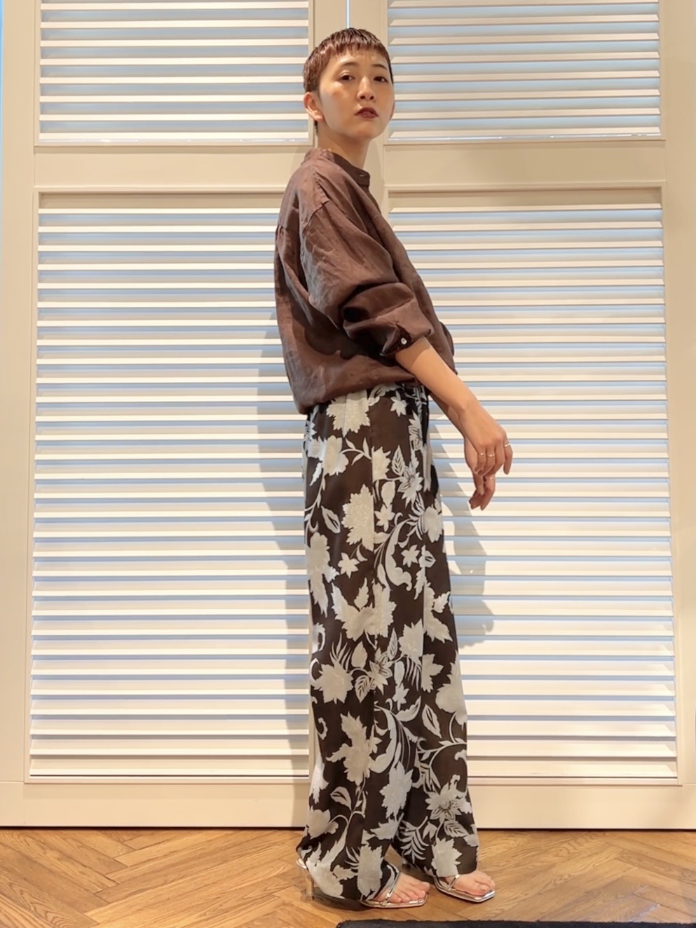 OCHIAIさんの「DRESSTERIOR｜【2WAY/羽織にも】ウォッシャブルリネン ドロストシャツ」を使ったコーディネート