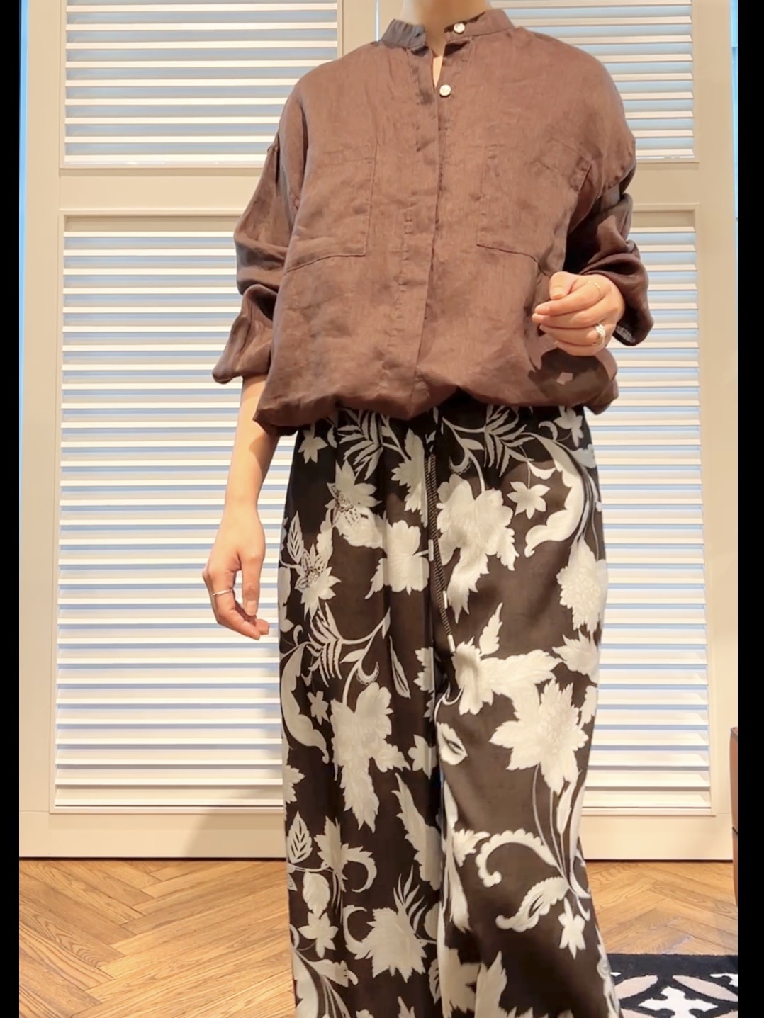 OCHIAIさんの「DRESSTERIOR｜【2WAY/羽織にも】ウォッシャブルリネン ドロストシャツ」を使ったコーディネート